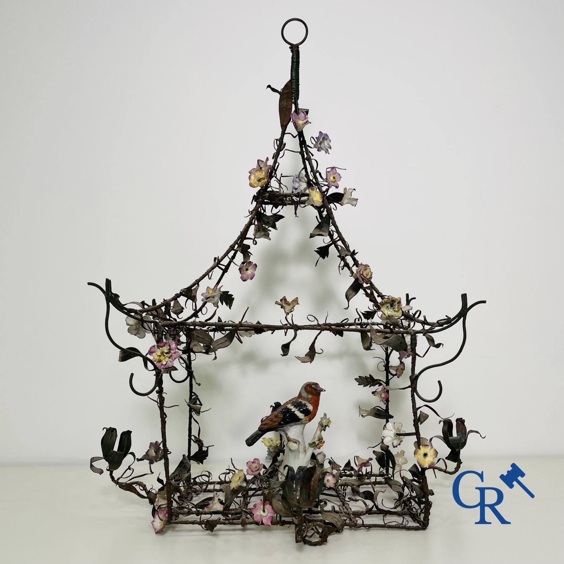 Chandelier with porcelain flowers and a bird in the manner of Meissen or Sèvres. 19th century.