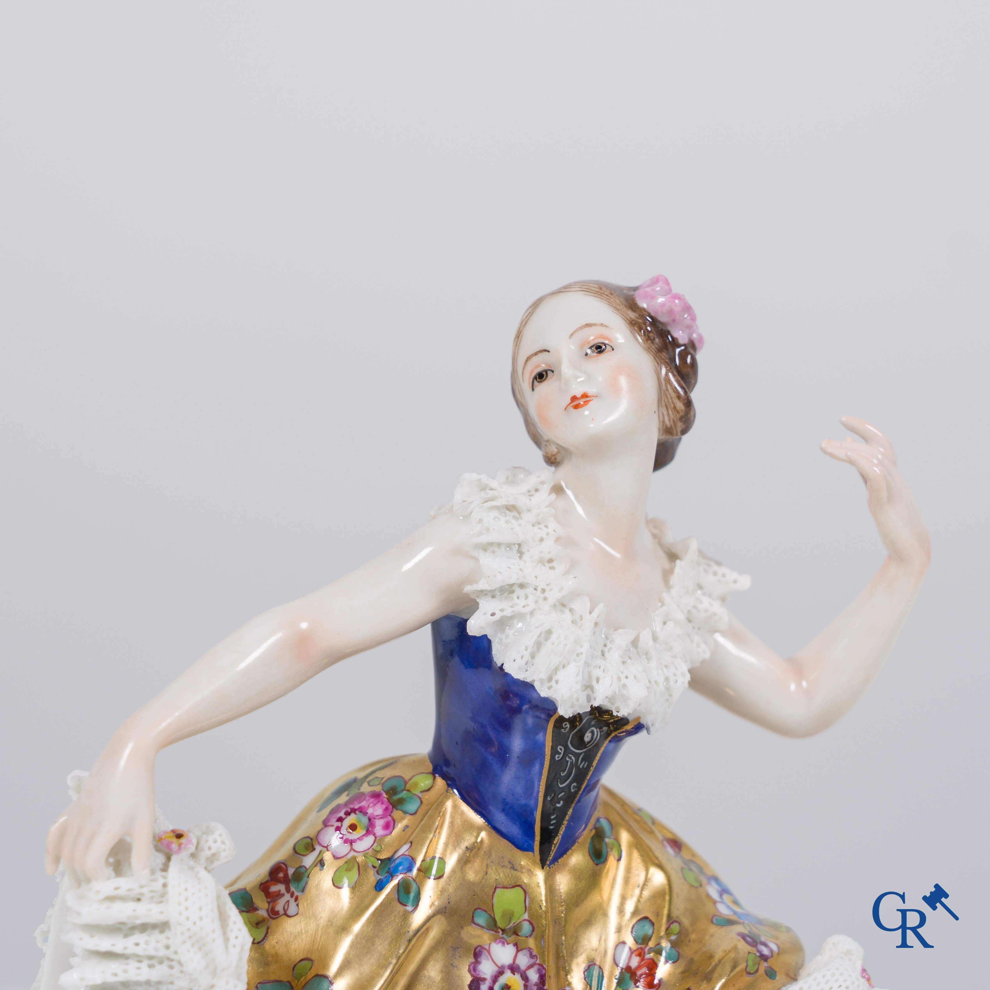 Volkstedt Rudolstadt: Porcelaine européenne, belle ballerine en porcelaine en dentelle de belle qualité. Marqué.