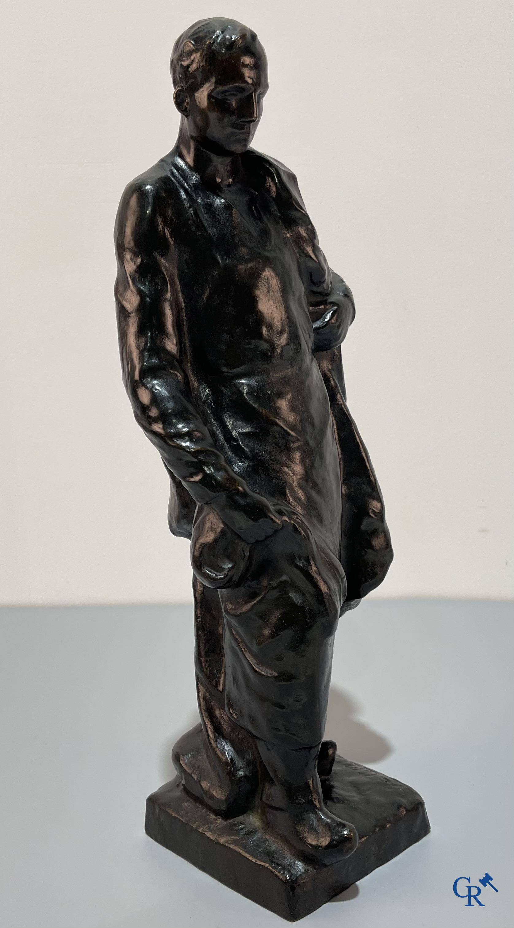 Leon Sarteel (1882-1942) "L'homme de peine" Bronze statue with dark patina. Signed L Sarteel.