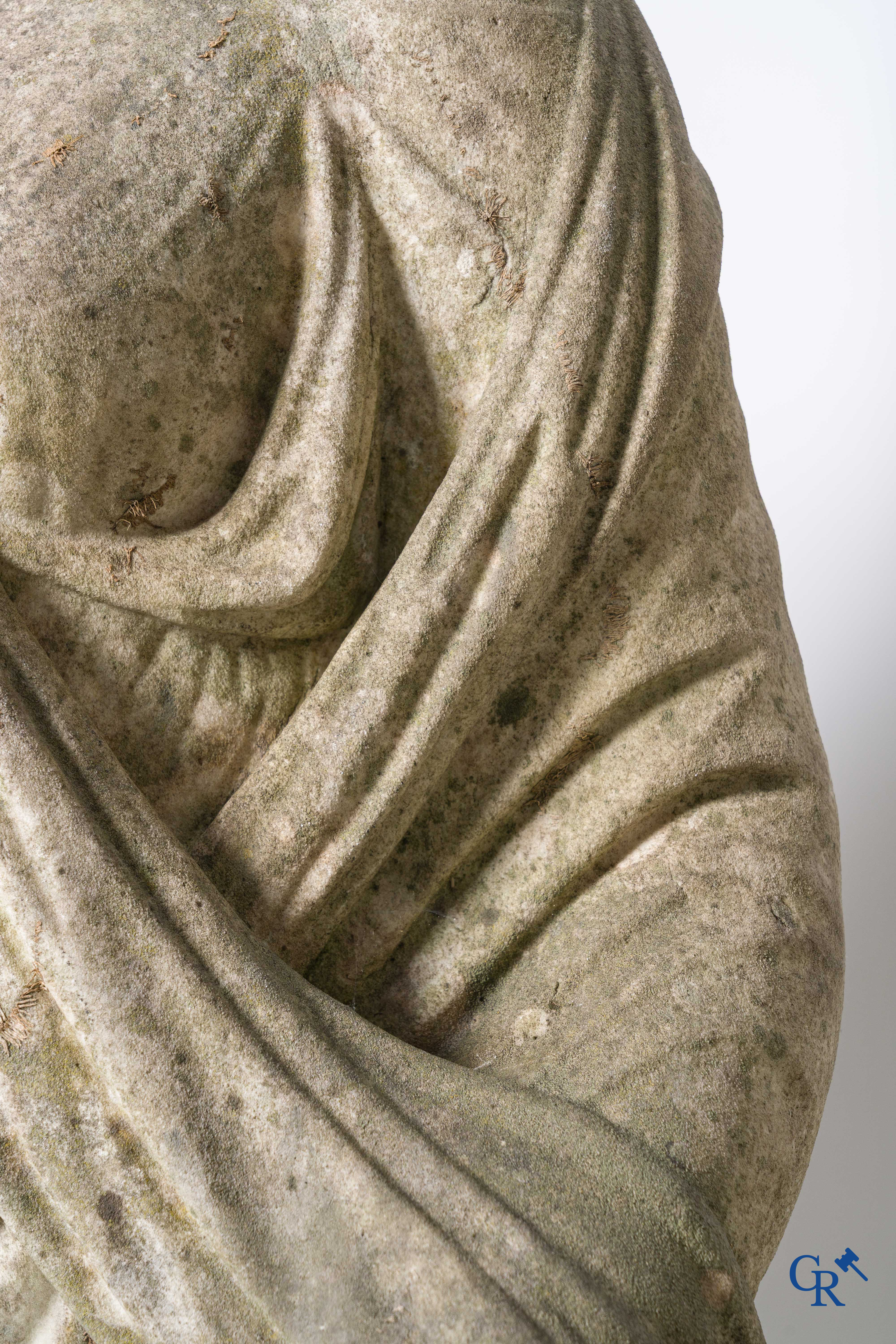 2 Imposante sculpturen in gebeeldhouwd marmer. De Romeinse godin Cerès en de Griekse god Asklepios. Circa 1700-1750.