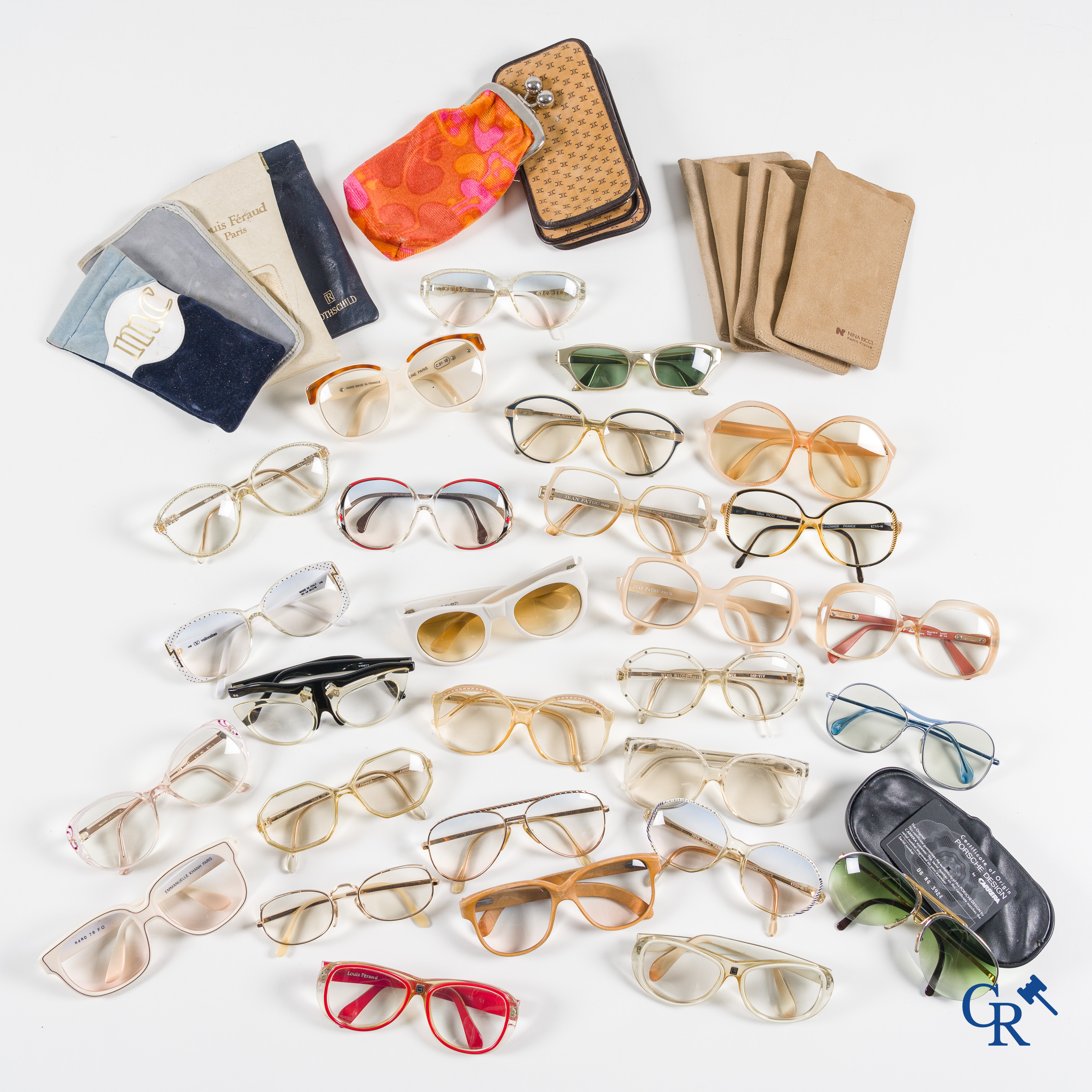 Fashion/Vintage: A large lot of vintage glasses. 28 pieces. Nina Ricci, Jean Patou, Louis Feraud, Porsche Design, etc.