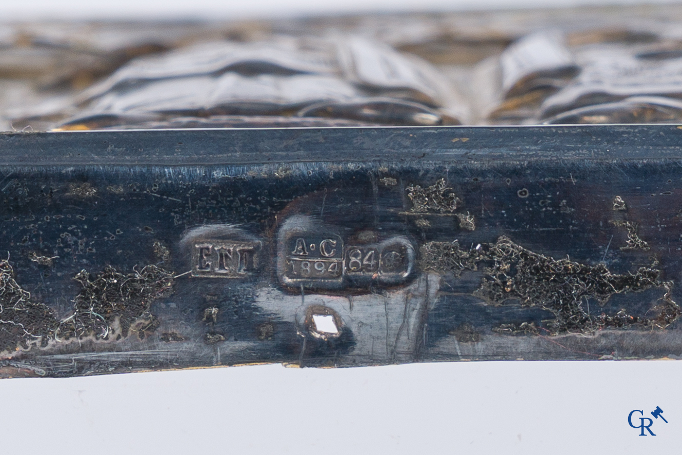 Russisch werk. Een icoon met oklad in zilver 84, tempera op hout. Gedateerd 1894. Keurmerken.