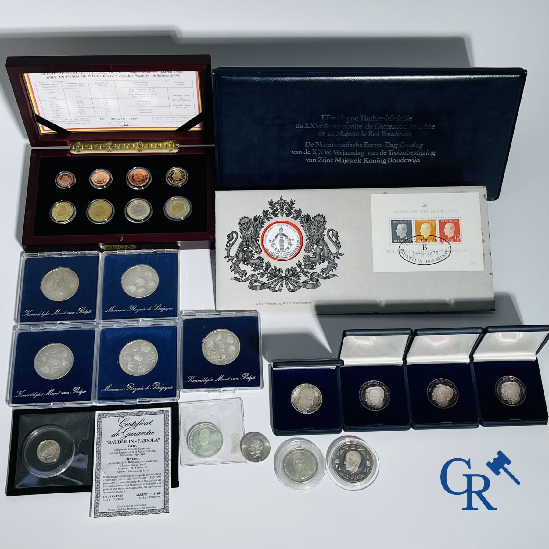 Sterling silver: Lot with commemorative medals, commemorative postage stamps and others about the royal house of Belgium.