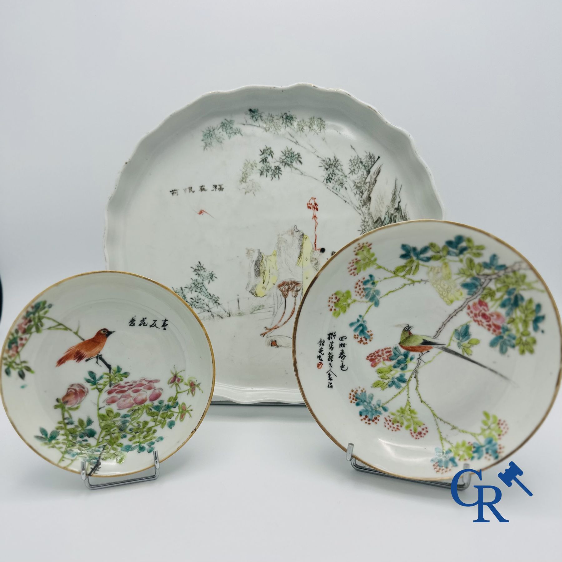 Chinees porselein: Lot van 4 stuks chinees porselein. 19e - 20ste eeuw.