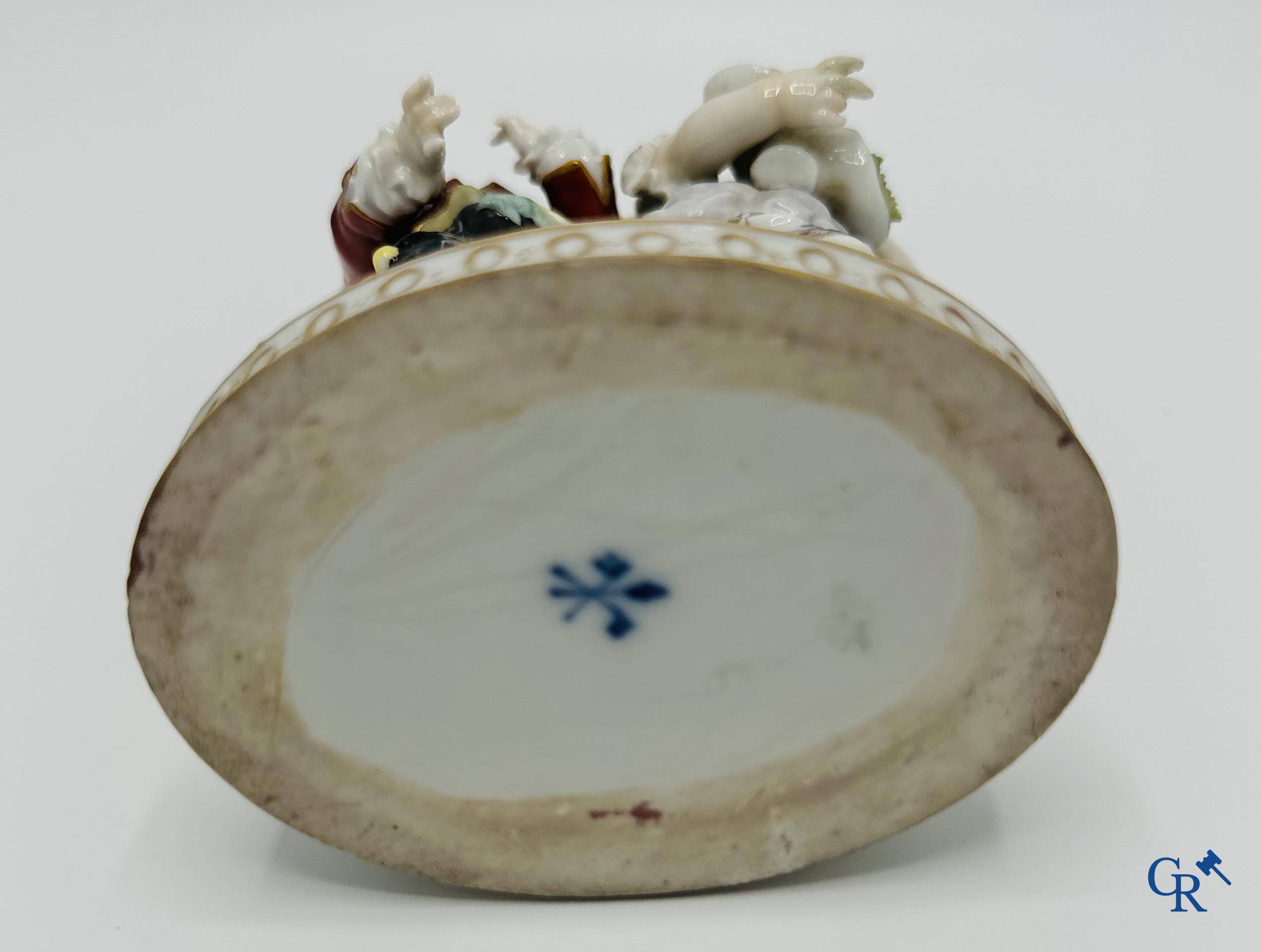 German porcelain. 2 Groups in German porcelain. 19th century.