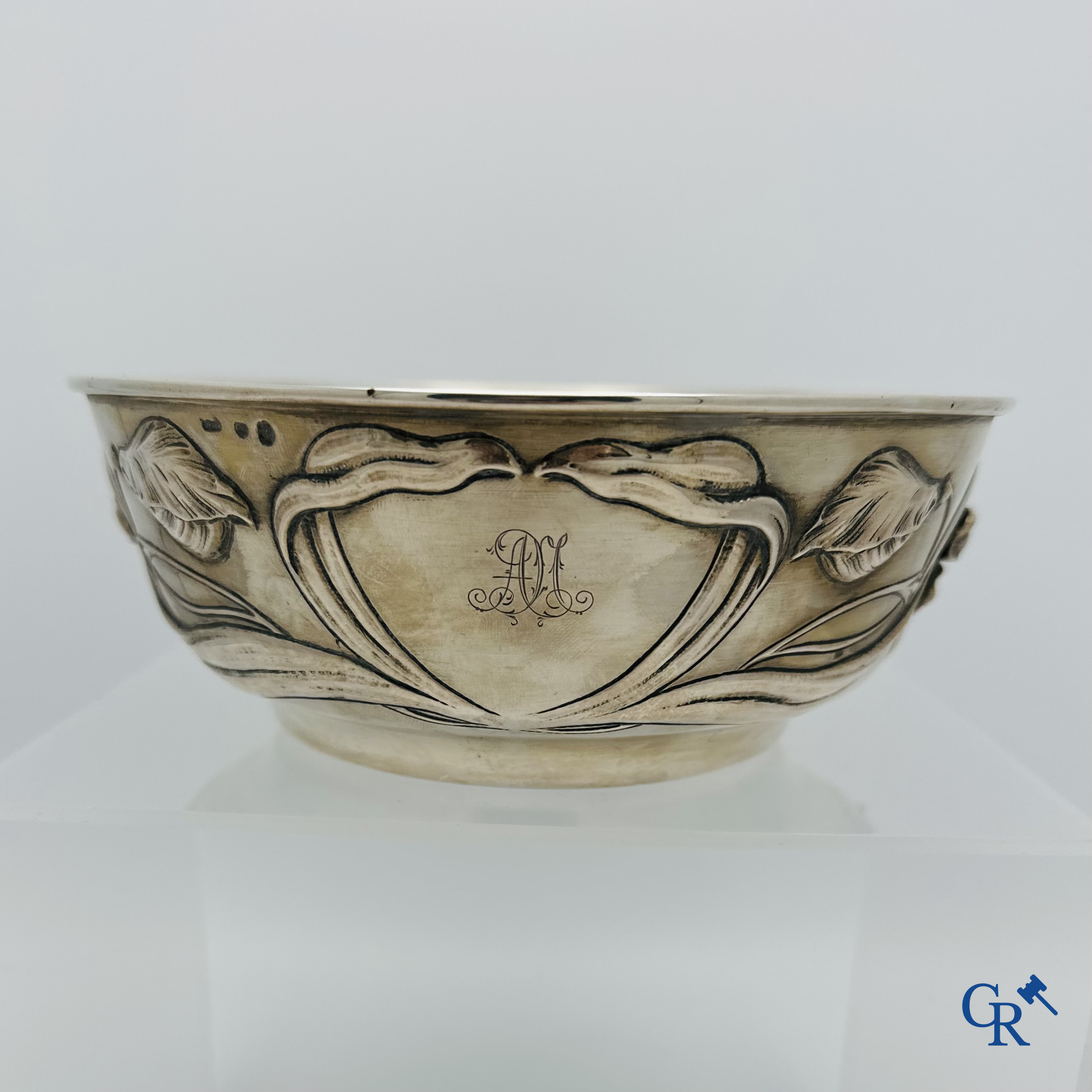 Art Nouveau: Silver dish with floral decor. Hallmarks: Jäger - RK - Minerva