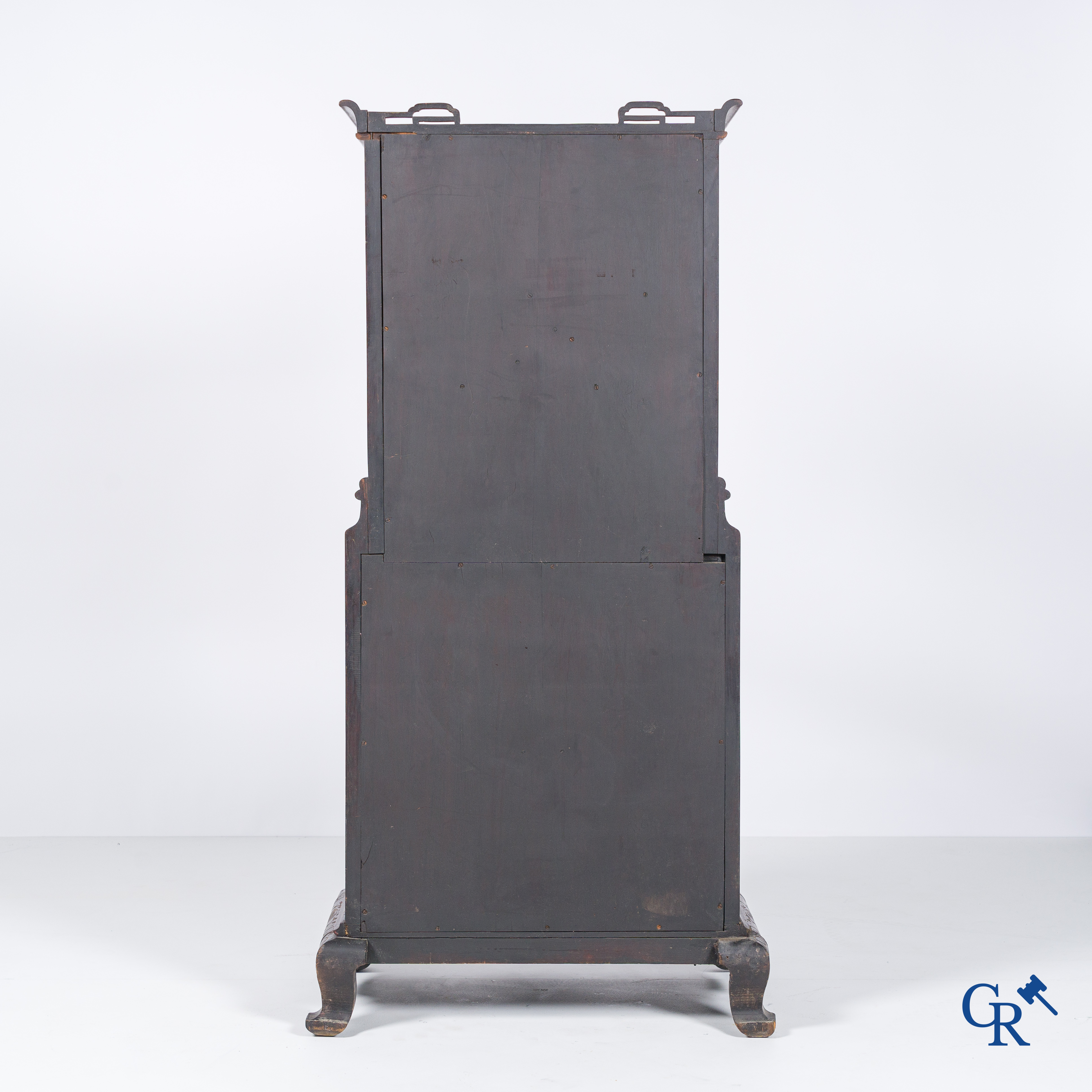 In the manner of Gabriel Viardot, a Japanese style piece of furniture with inlays and Japanese lacquer panels. Late 19th century.