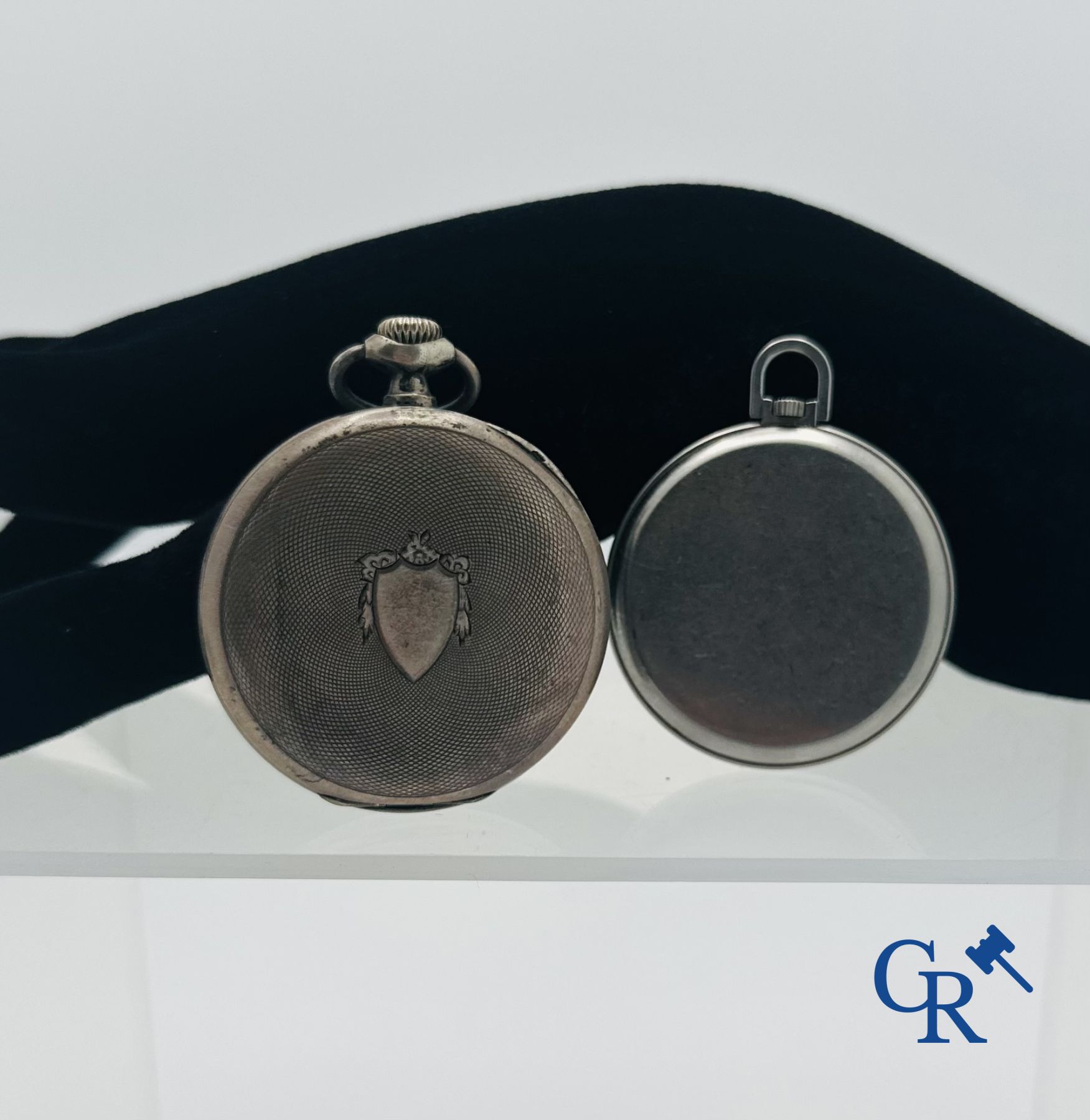 Timepieces: Oméga Genève: Lot consisting of 2 pocket watches.