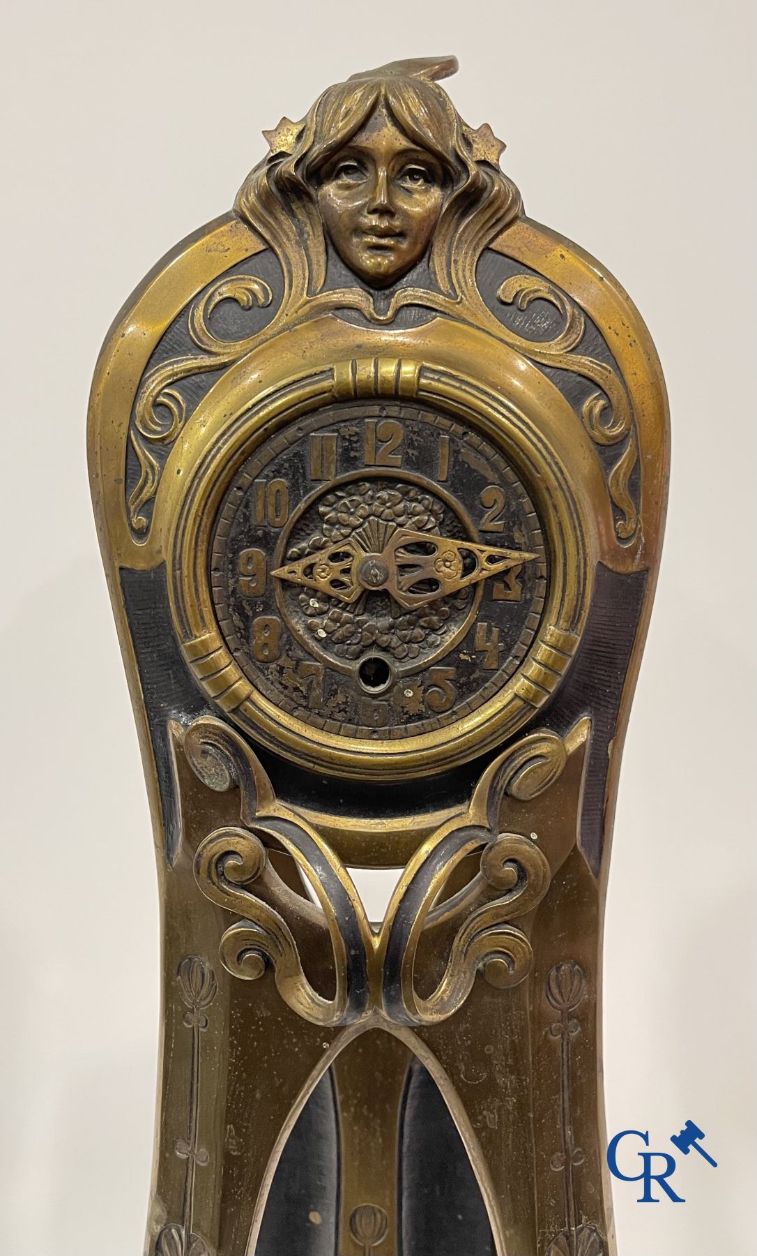 Art Nouveau: Exceptional bronze clock set in Art Nouveau.