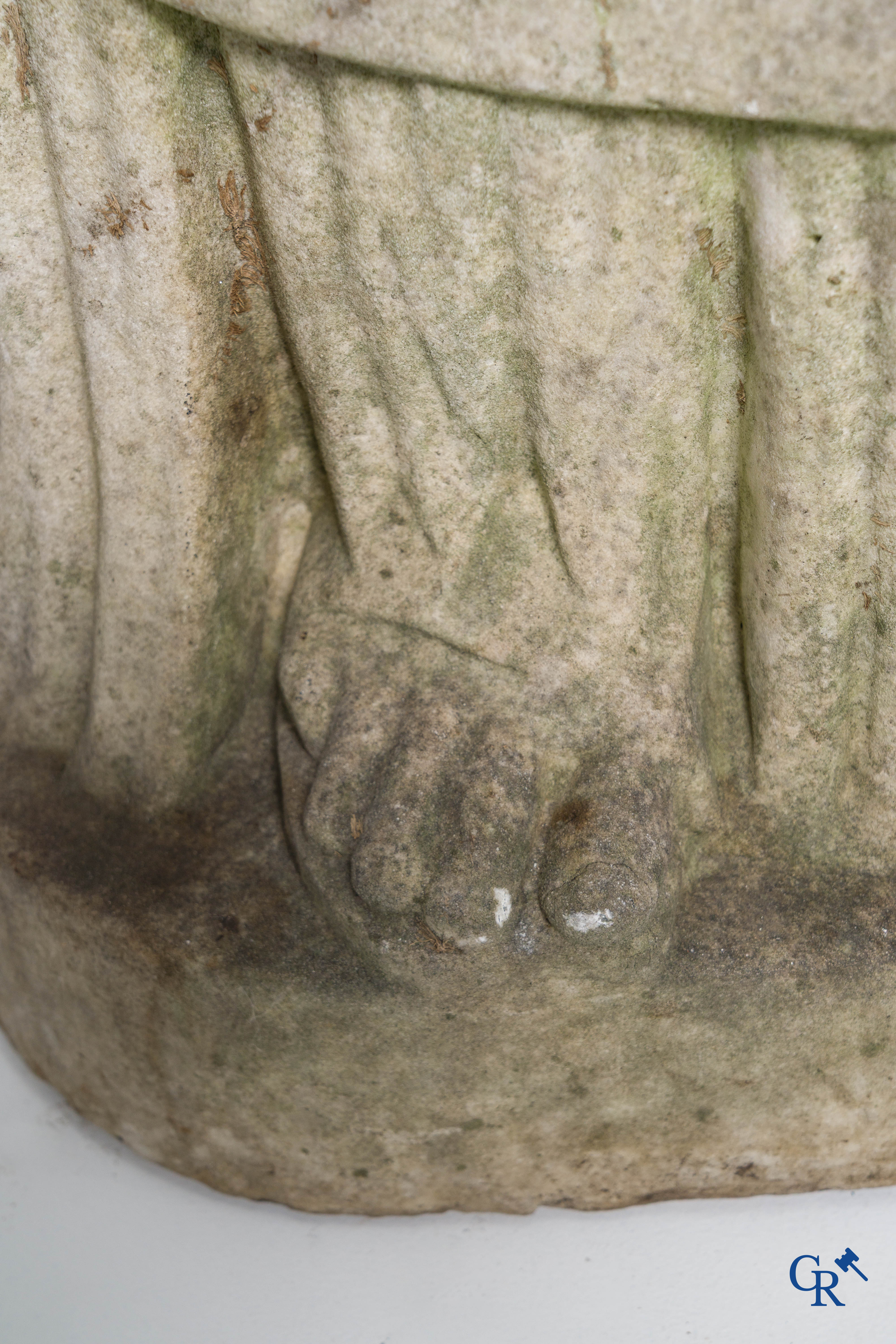 2 Imposante sculpturen in gebeeldhouwd marmer. De Romeinse godin Cerès en de Griekse god Asklepios. Circa 1700-1750.