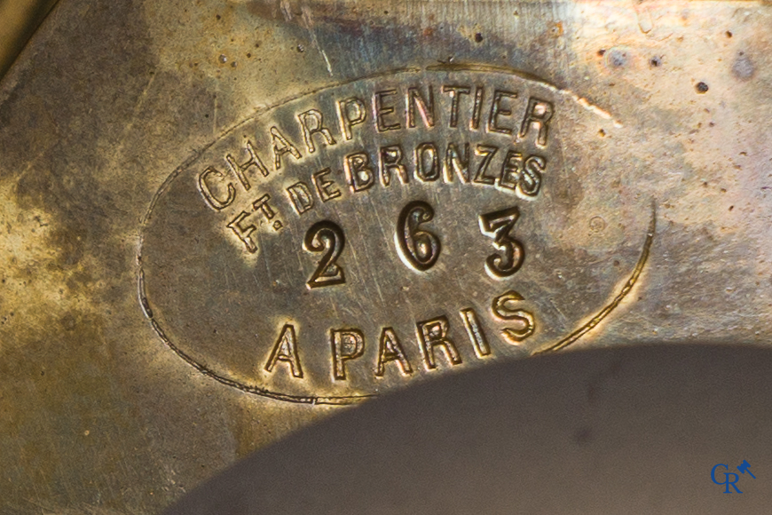 Charpentier à Paris, Une imposante garniture de cheminée en bronze doré et patiné. Fin du 19ème siècle.