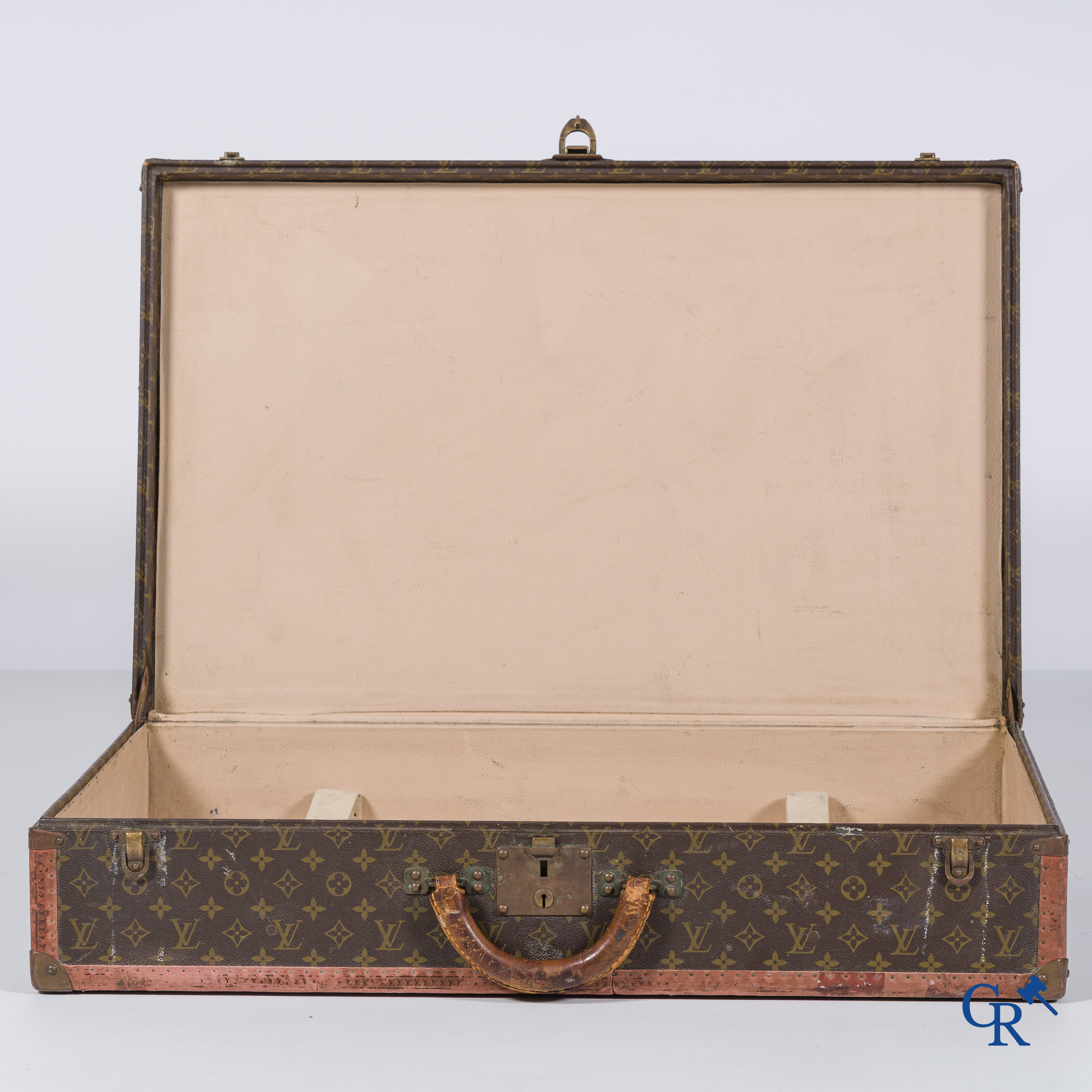 Louis Vuitton, 2 suitcases of which 1 with a label Av. Marceau 78 bis Paris and numbered 982010.