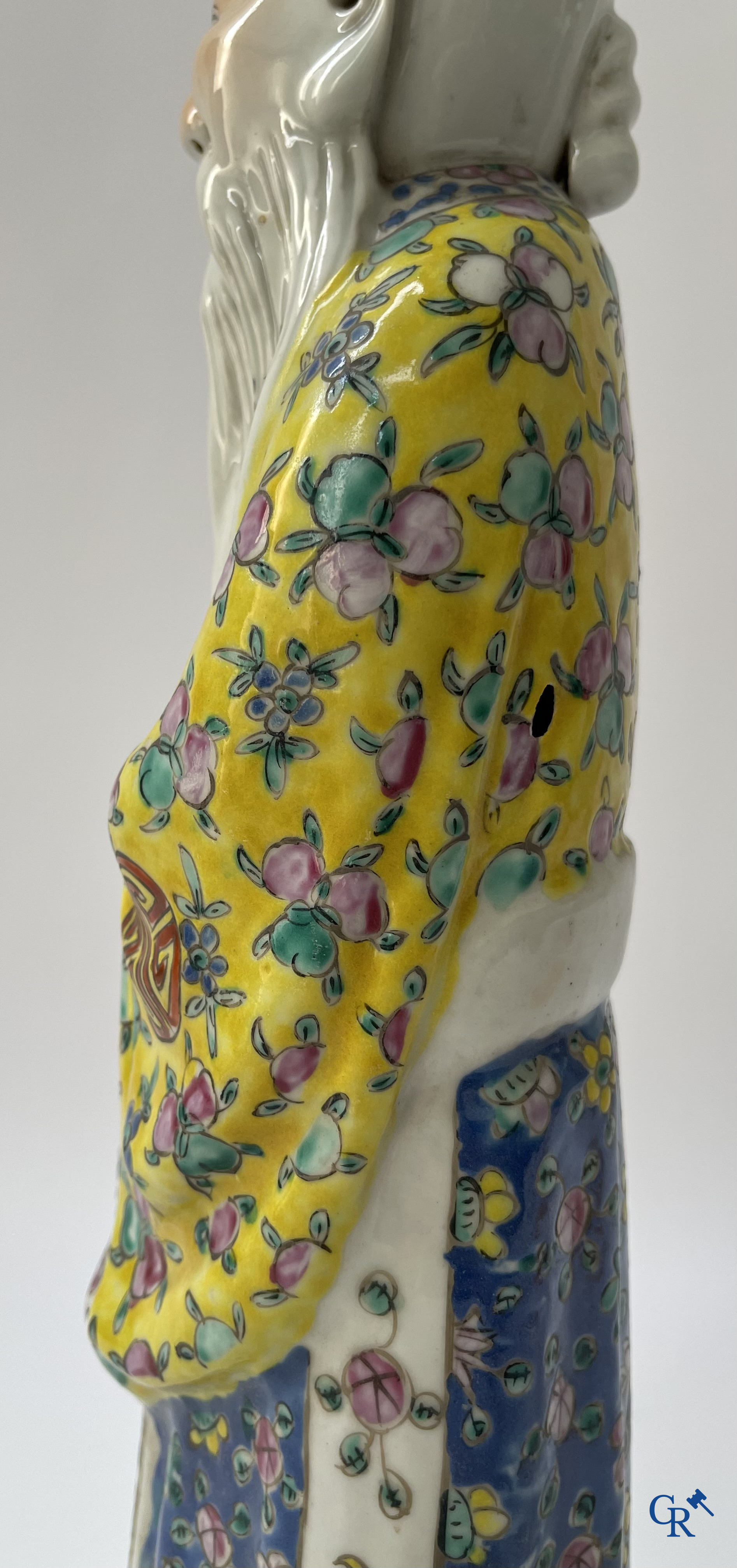 Aziatica, Chinees porselein. 3 Chinese famille rose figuren van onsterfelijken. 19de eeuw.