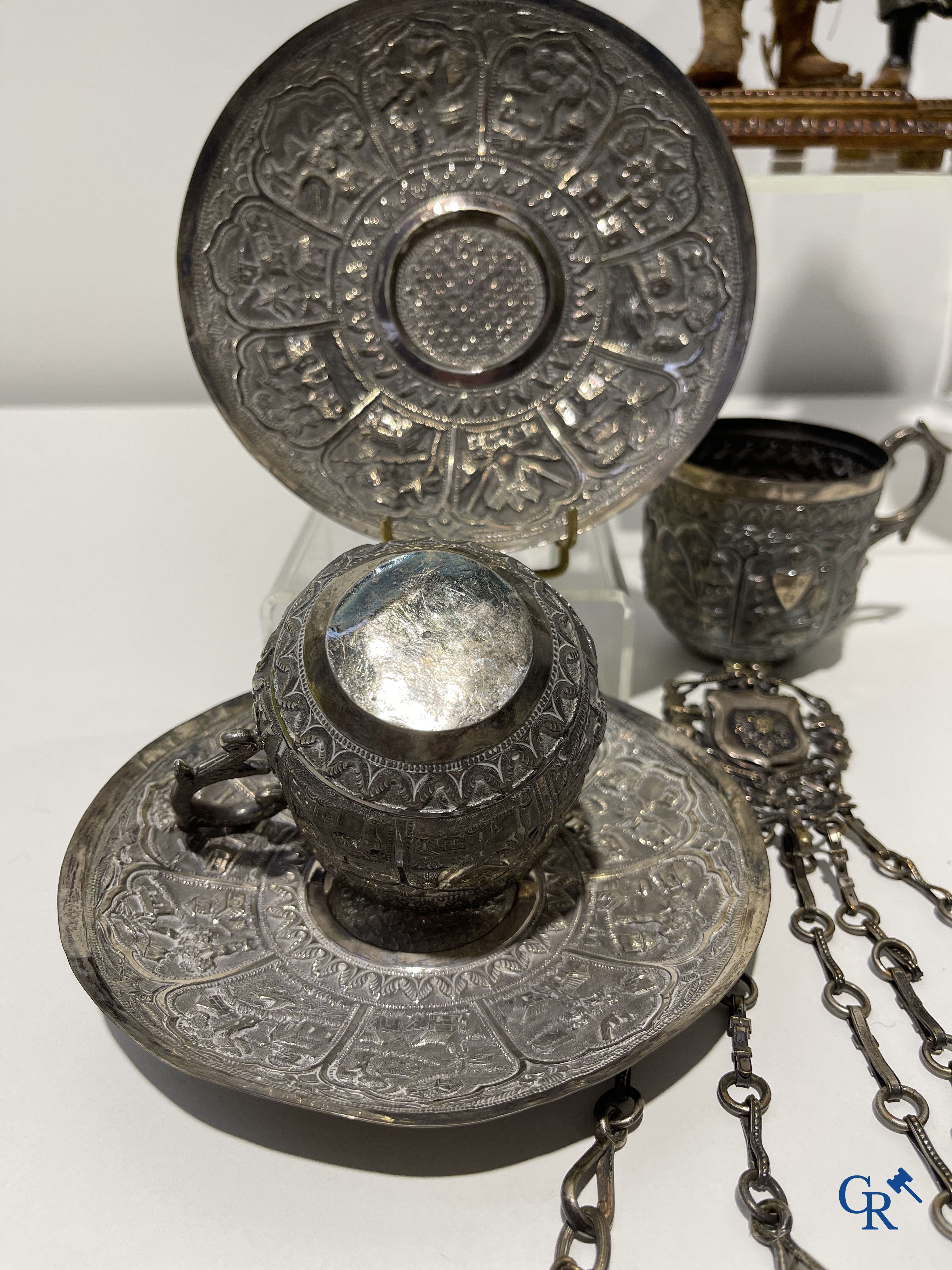 Beautiful lot of display case objects in silver and silver-plated metal, 2 Neapolitan santons attached. (late XVIII century)