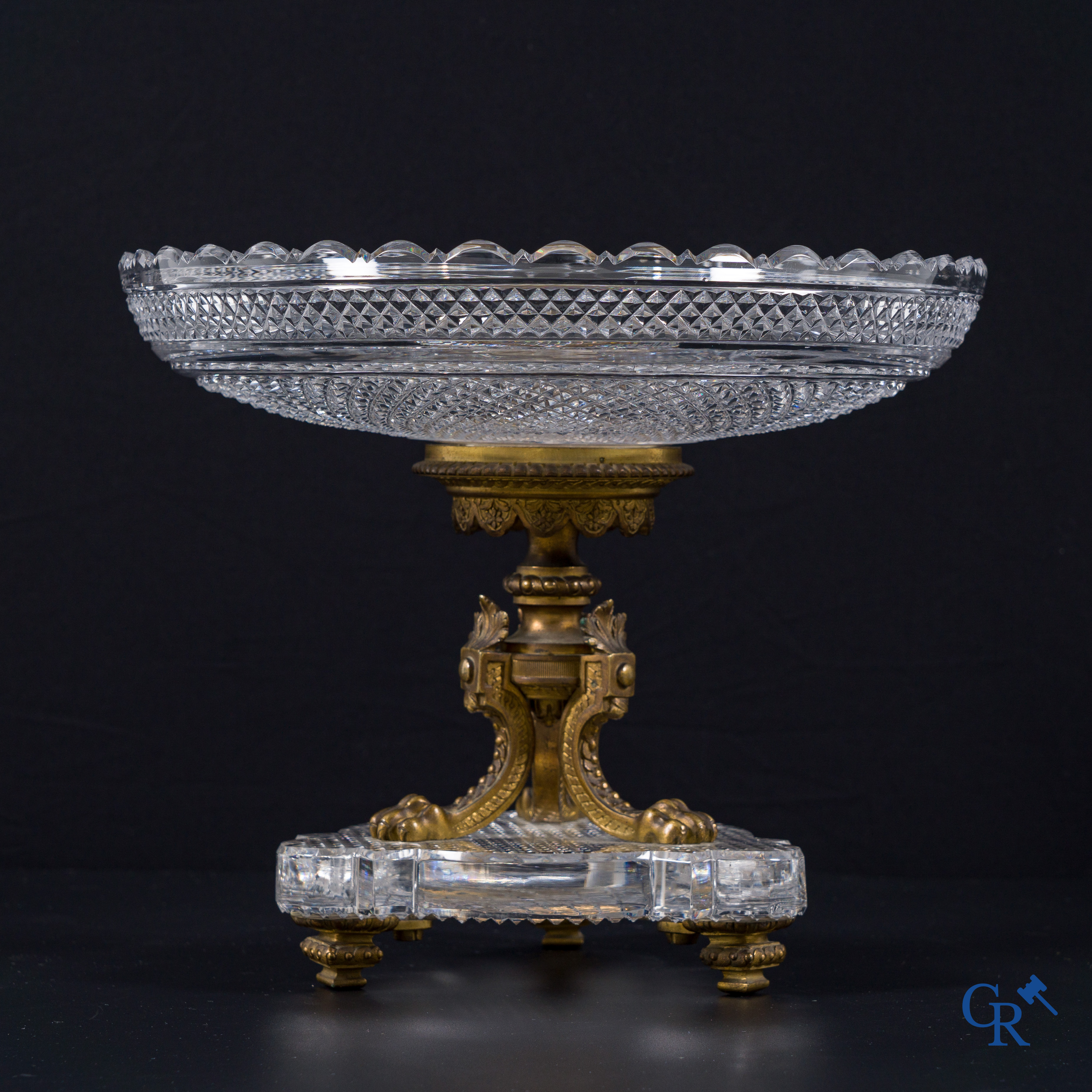 Beautiful "milieu the table" or centerpiece in gilded bronze and Baccarat crystal. Late 19th century, Napoleon III period.