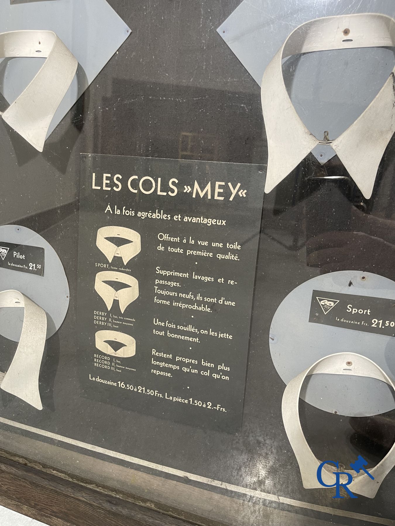 Publicité: Vitrine publicitaire des années '30 - '40 pour les cols "Mey"