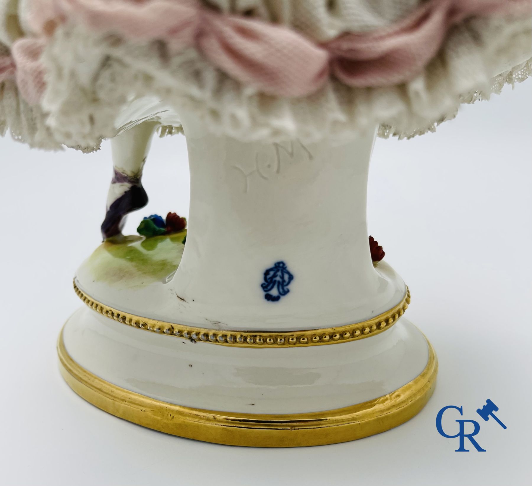 Volkstedt Rudolstadt: Grande figurine d'une danseuse en porcelaine dentelle, "lace porcelain".