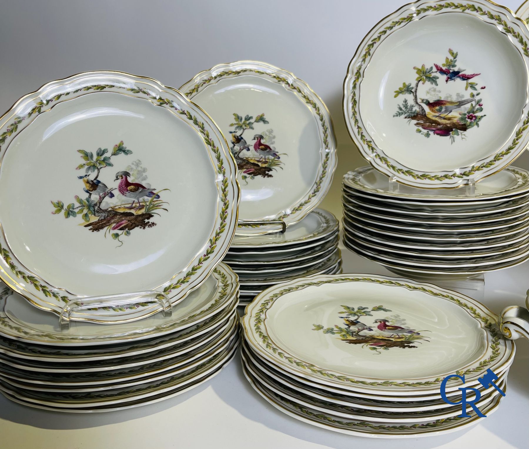 Limoges. L. Bernardaud & Cie. Prachtig servies in Limoges porselein. Model Chevreuse.