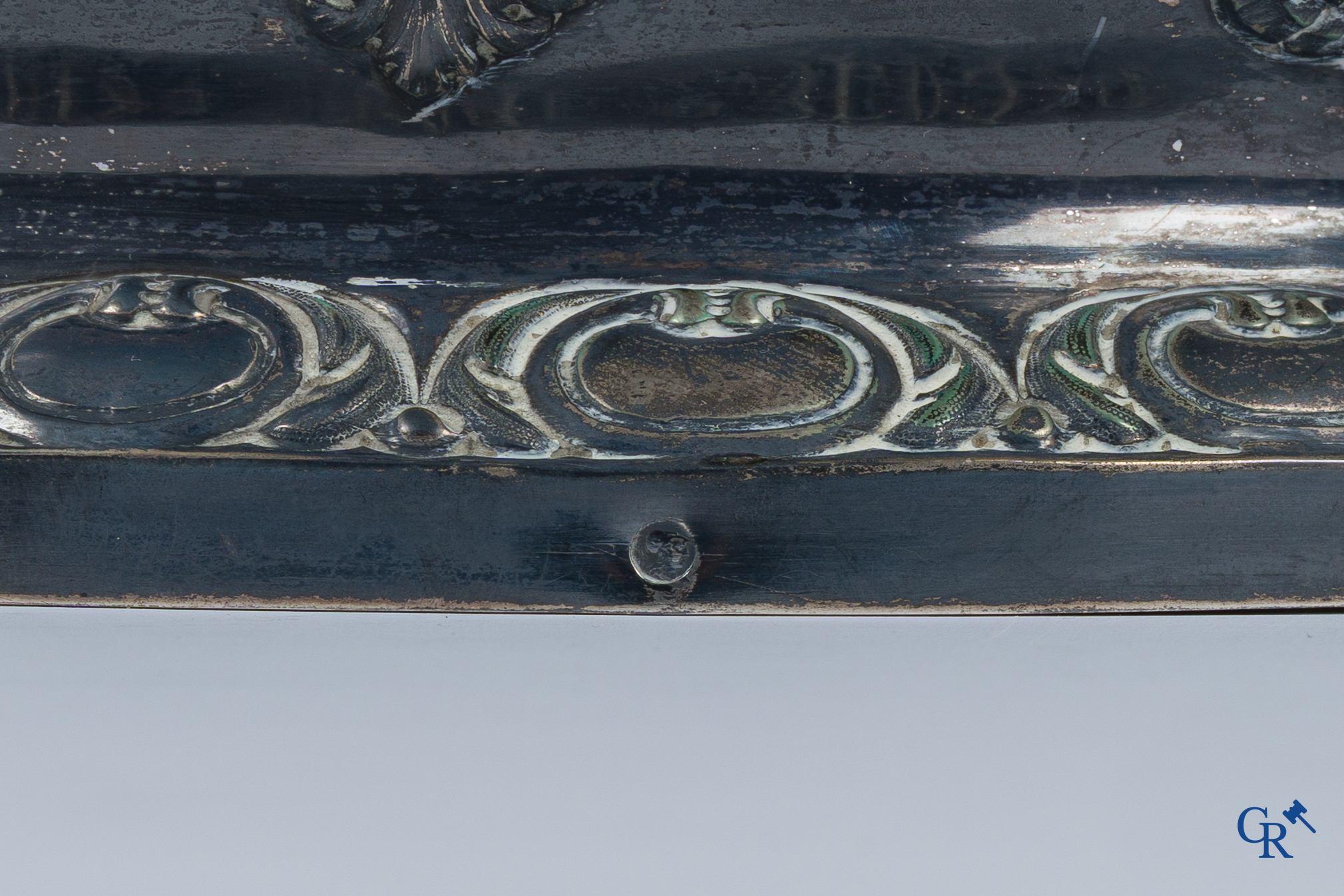 Objets religieux, un reliquaire en argent et laiton. Plusieurs poinçons, argent 2ème titre.