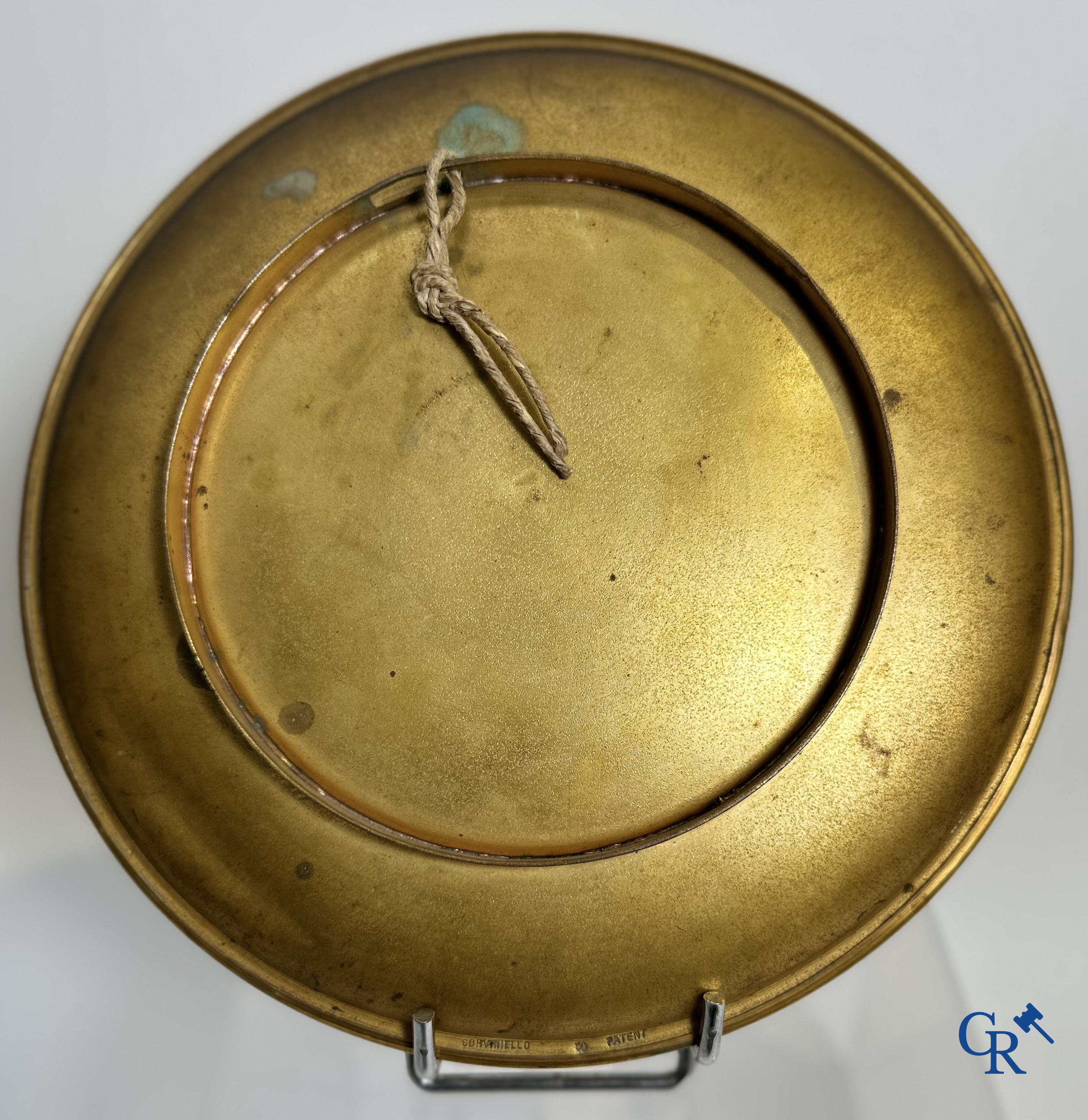 Bronze dish inlaid with mother-of-pearl and horn depicting a chariot with putti. 19th century.