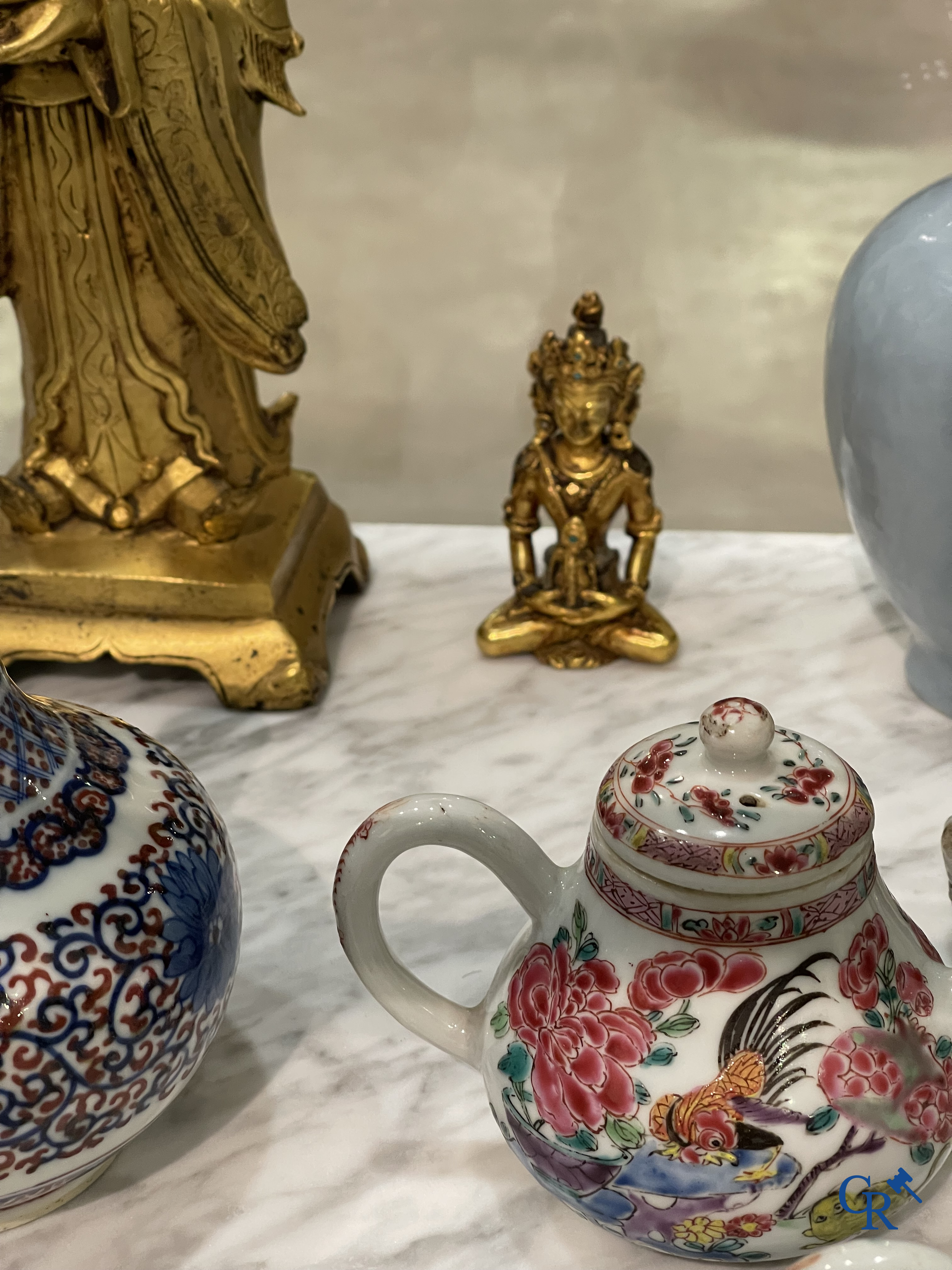 Aziatica, een uitzonderlijke fijn vergulde met turquoise ingelegde bronzen Sino-Tibetaanse voorstelling van Vajrasattva.