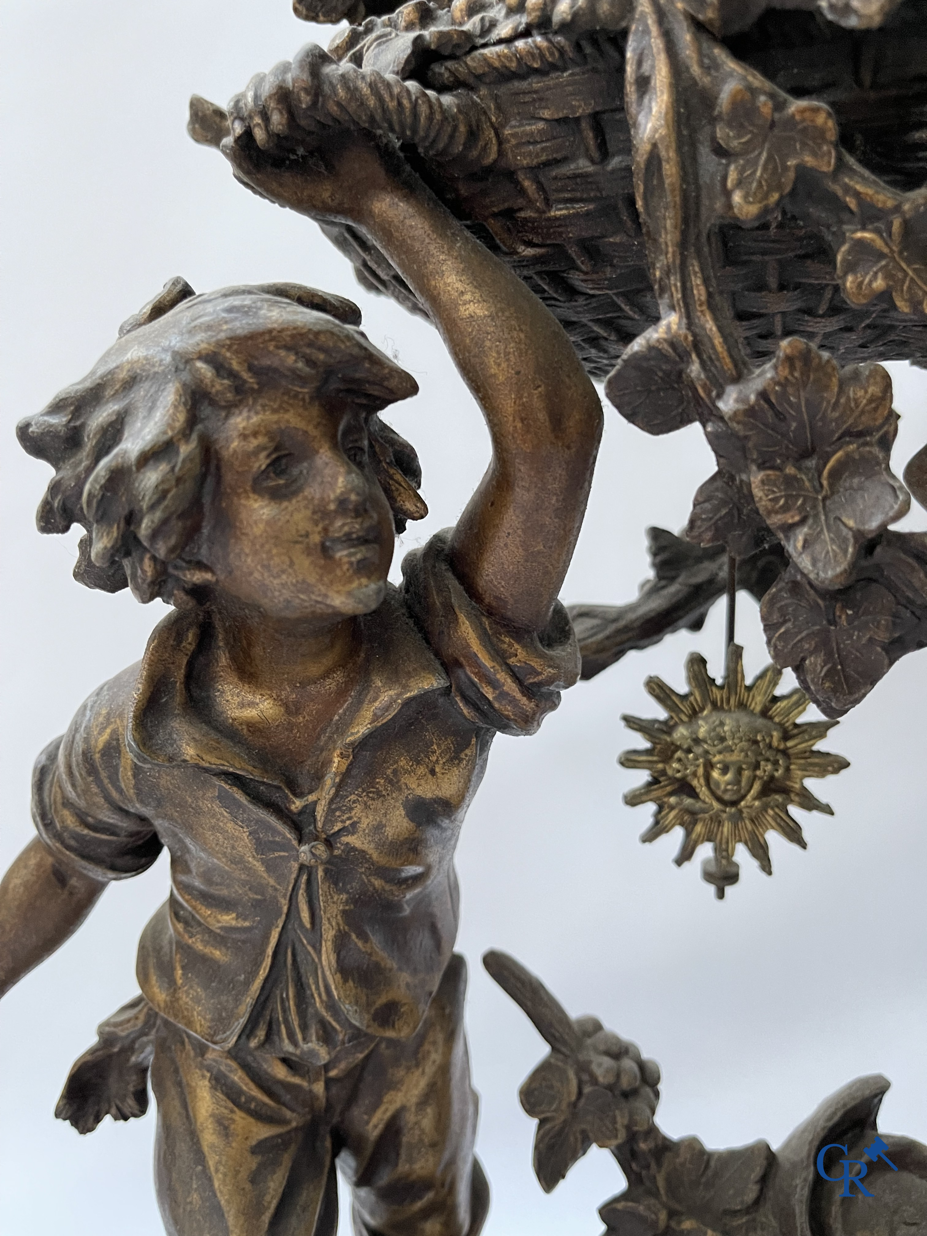 Louis & François Moreau (d'àprès). Grande garniture de cheminée 3 pièces en régule et marbre. Vers 1910.