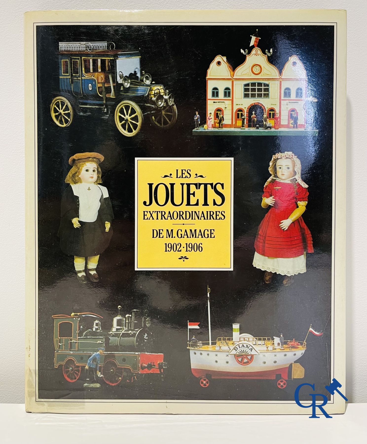 Jouets anciens : Un lot avec 13 livres sur les jouets anciens.