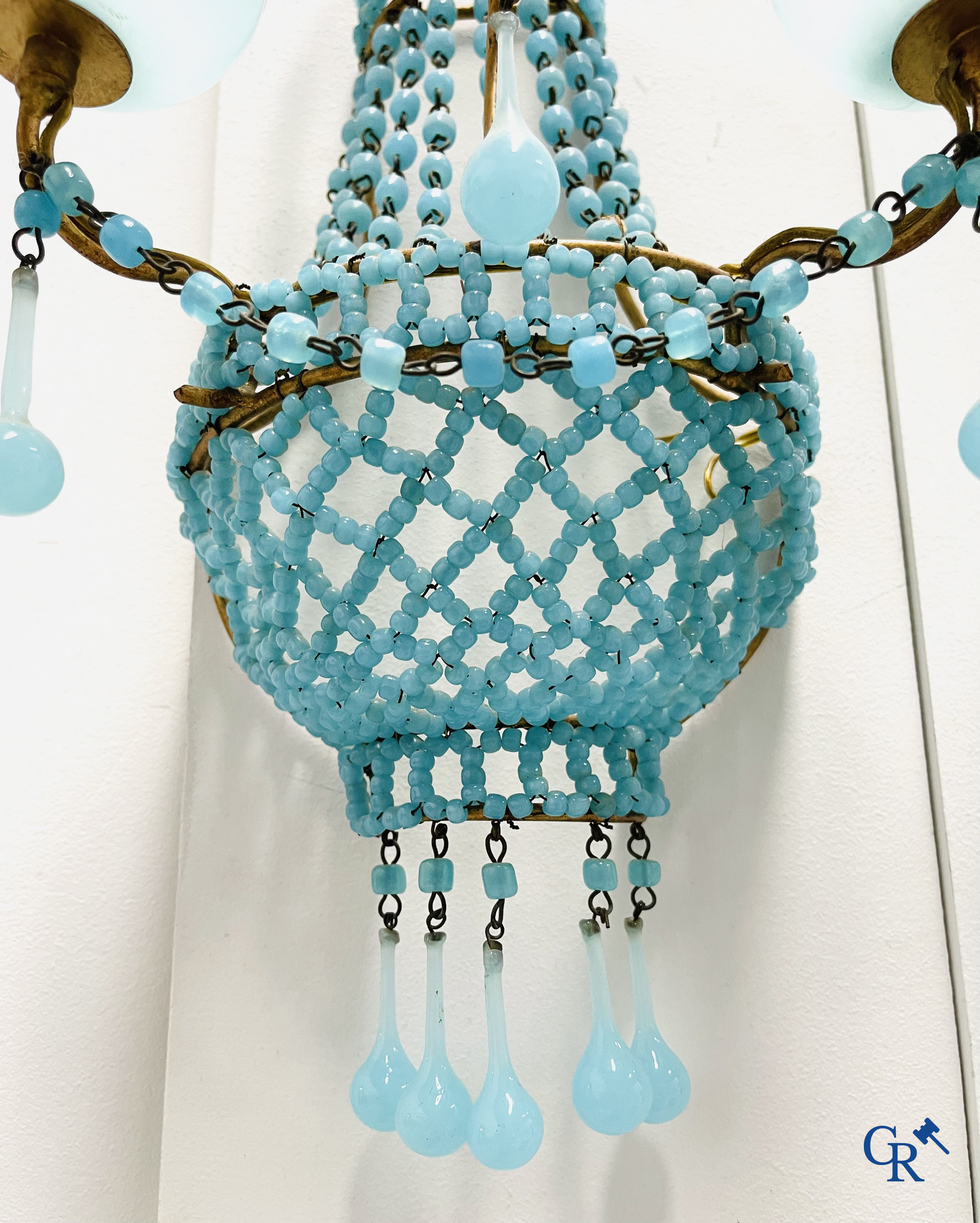 Lighting, chandeliers. A nice paire of appliques in gilded brass and blue opaline.