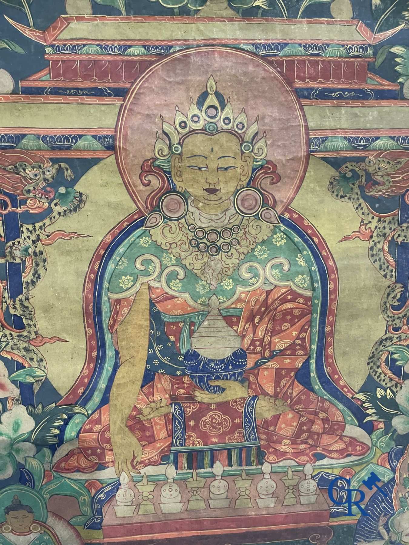 Aziatica: een kavel bestaande uit 4 beelden en een thangka.