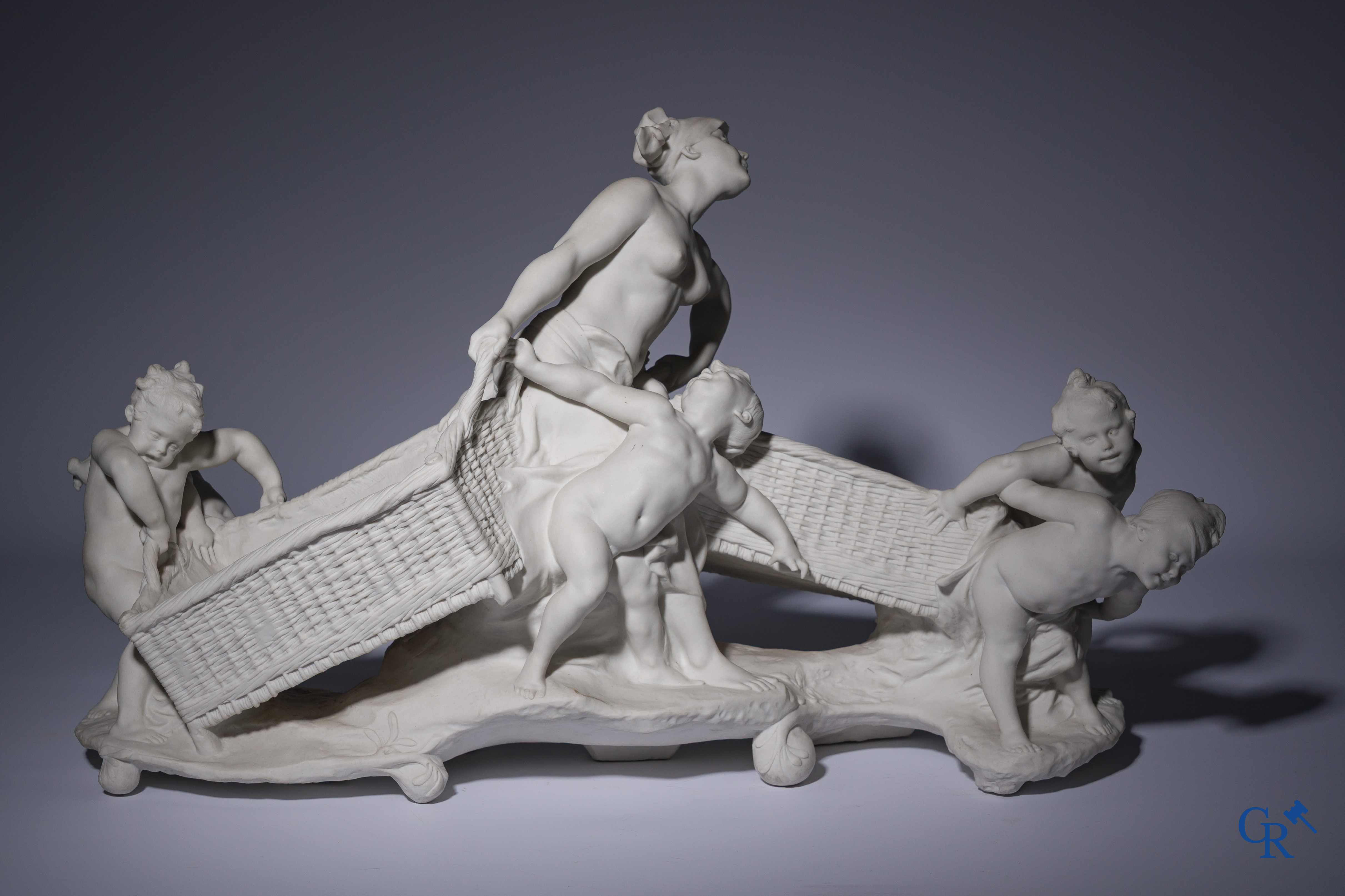 Jules Cheret (1836-1932) & Manufacture de Sèvres. Uitzonderlijk 3-delige Milieu de table, "Farandole d'amours".