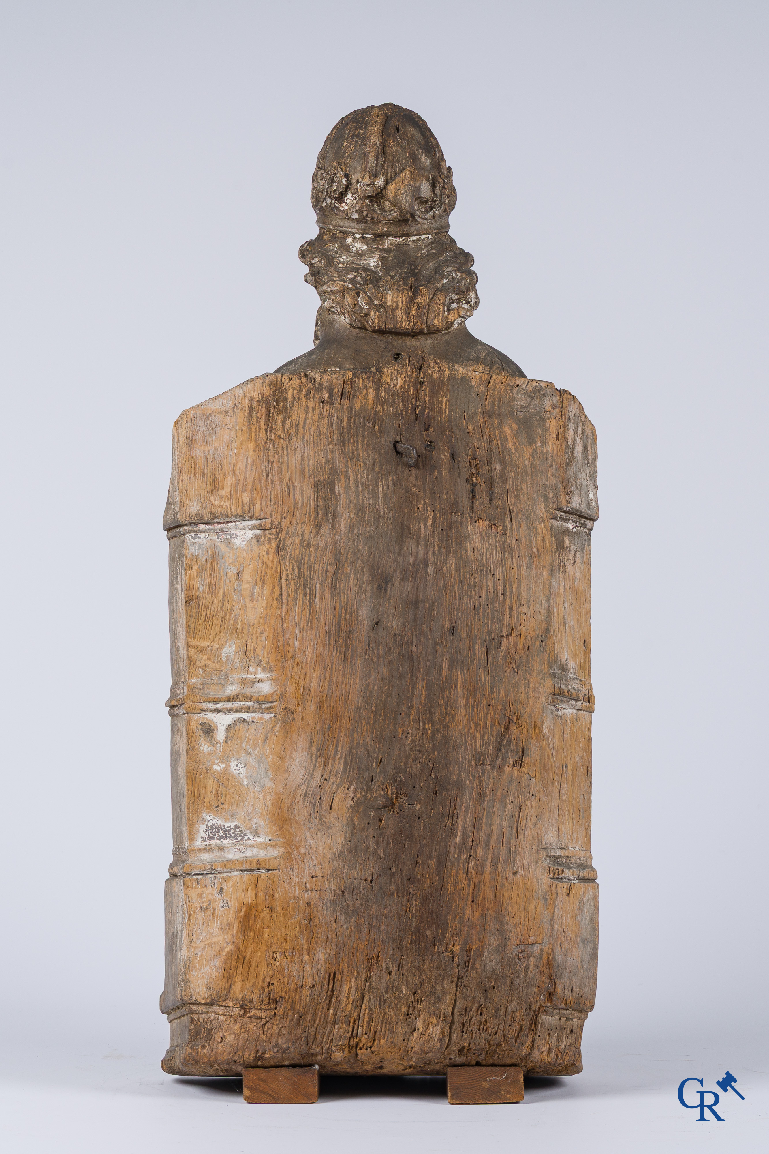 Religieuze objecten. Een houtsculptuur van God de Vader. Vlaanderen 16e eeuw.