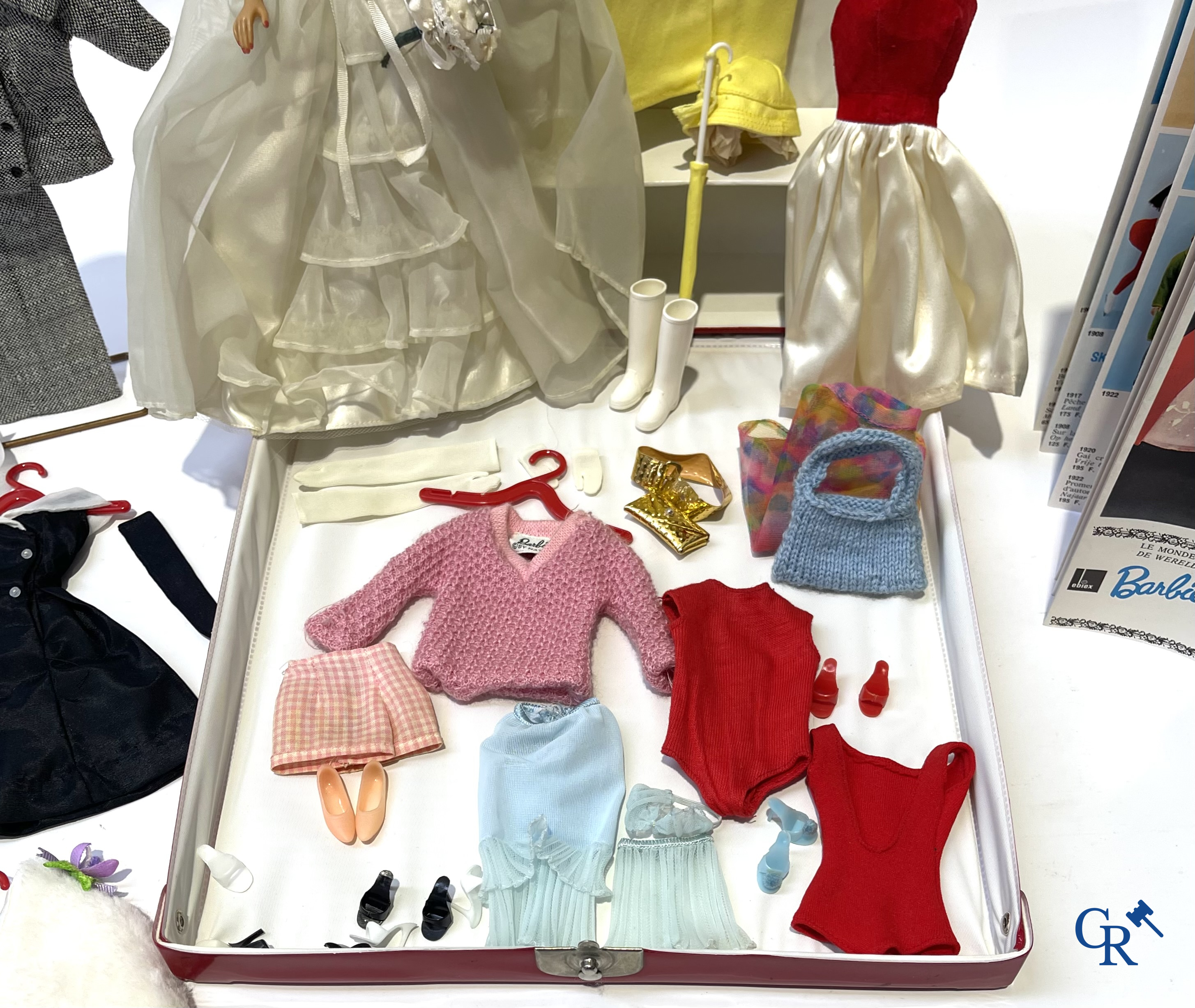 Vieux jouets. Mattel, un beau lot de poupées et attributs. Barbie, Ricky, Skipper, Ken, etc. Années 1960 et plus tard.