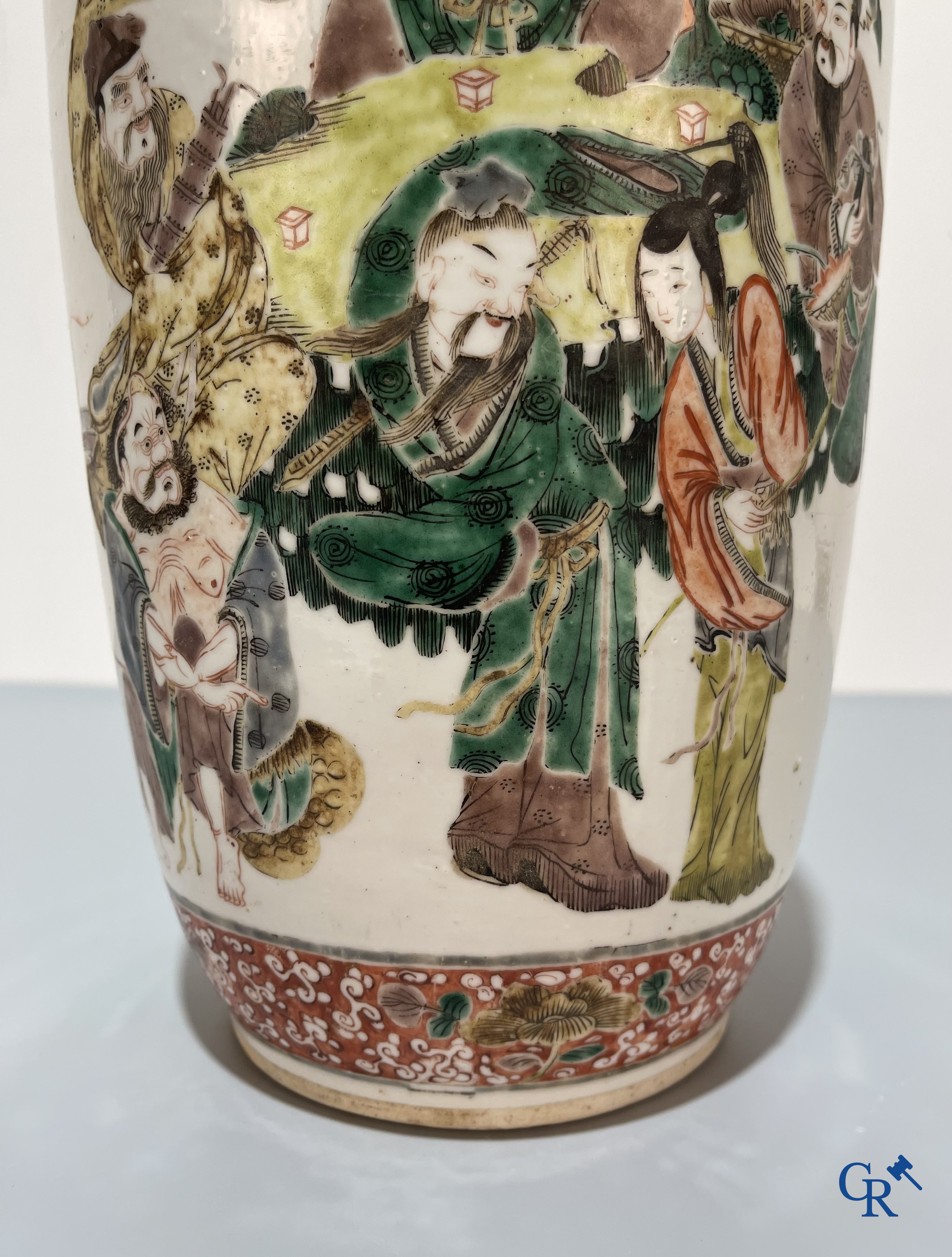 Art Asiatique, porcelaine chinoise, un vase chinois famille verte.