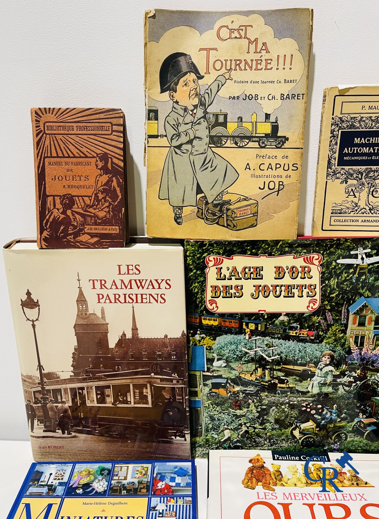 Jouets anciens : Intéressant lot de livres divers sur les jouets, les forains, la poste, les machines à vapeur, les trains, etc.