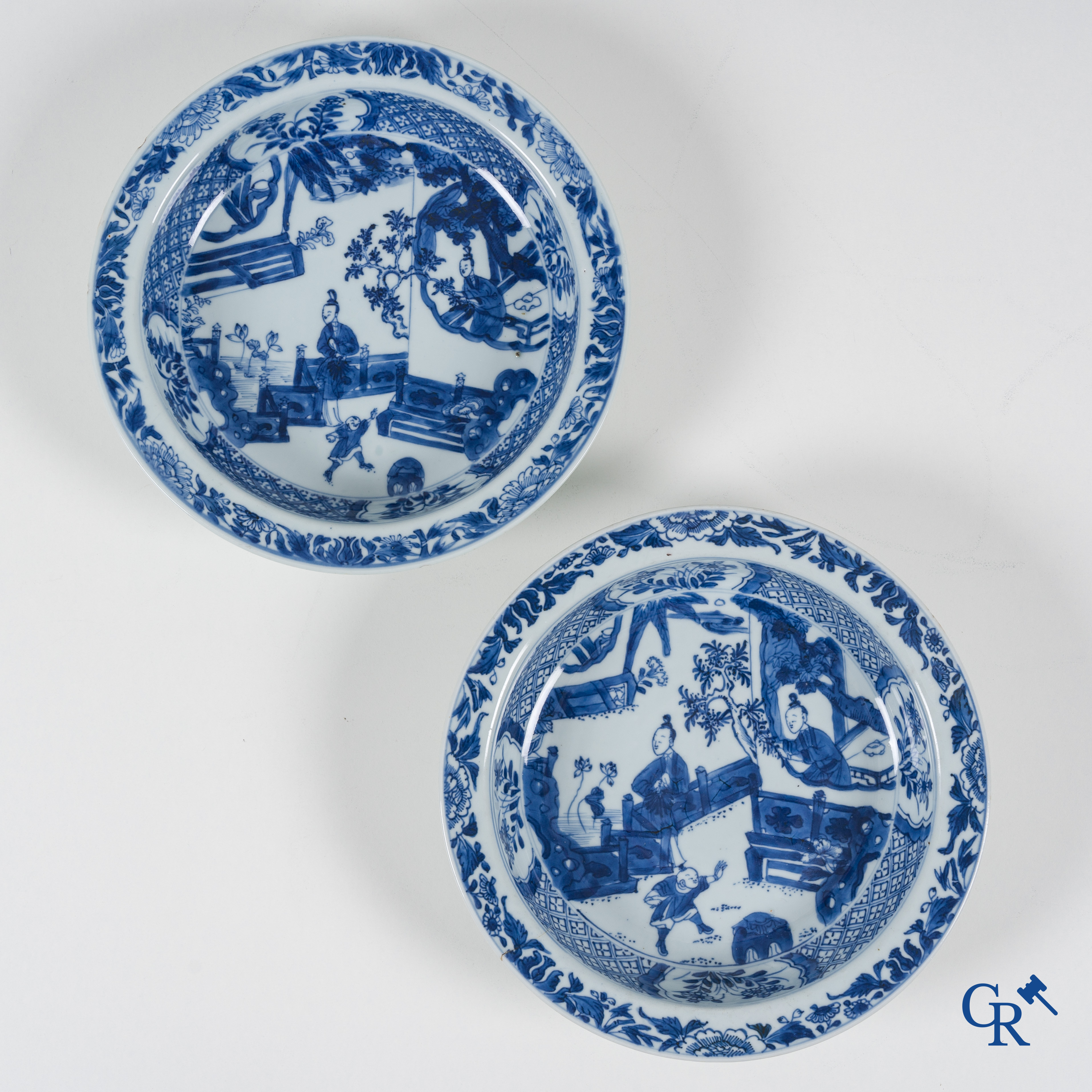 Asian Art, Chinese porcelain. A pair of deep dishes with ladies in blue and white porcelain. Kangxi/Yongzheng period.