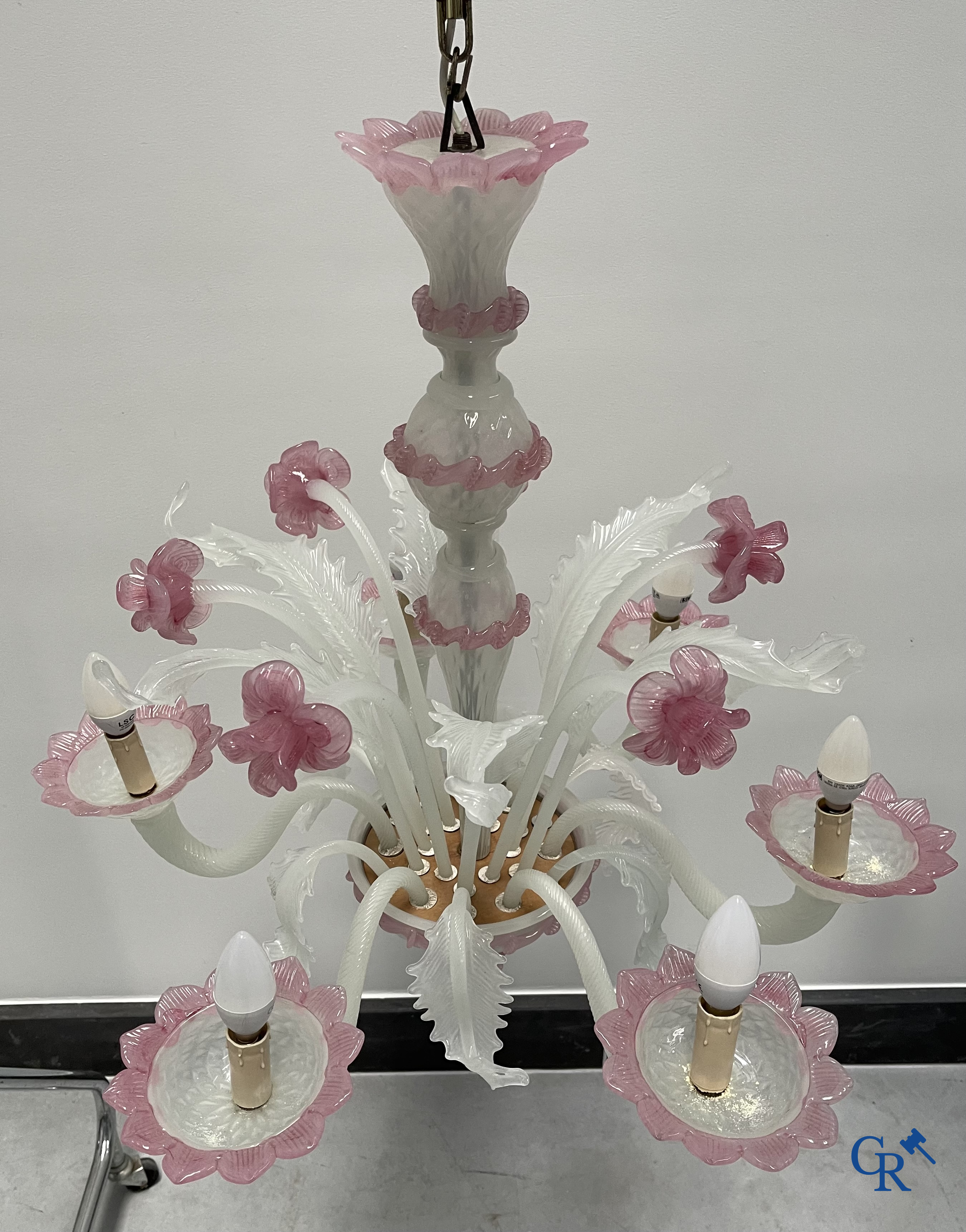 2 grands lustres vénitiens.