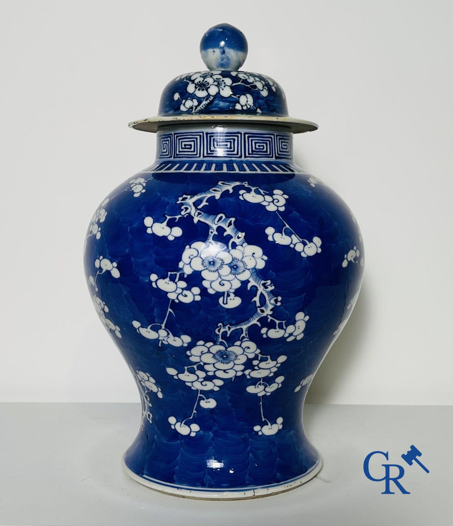 Chinese porcelain: a blue and white lid vase and a few ginger jars.