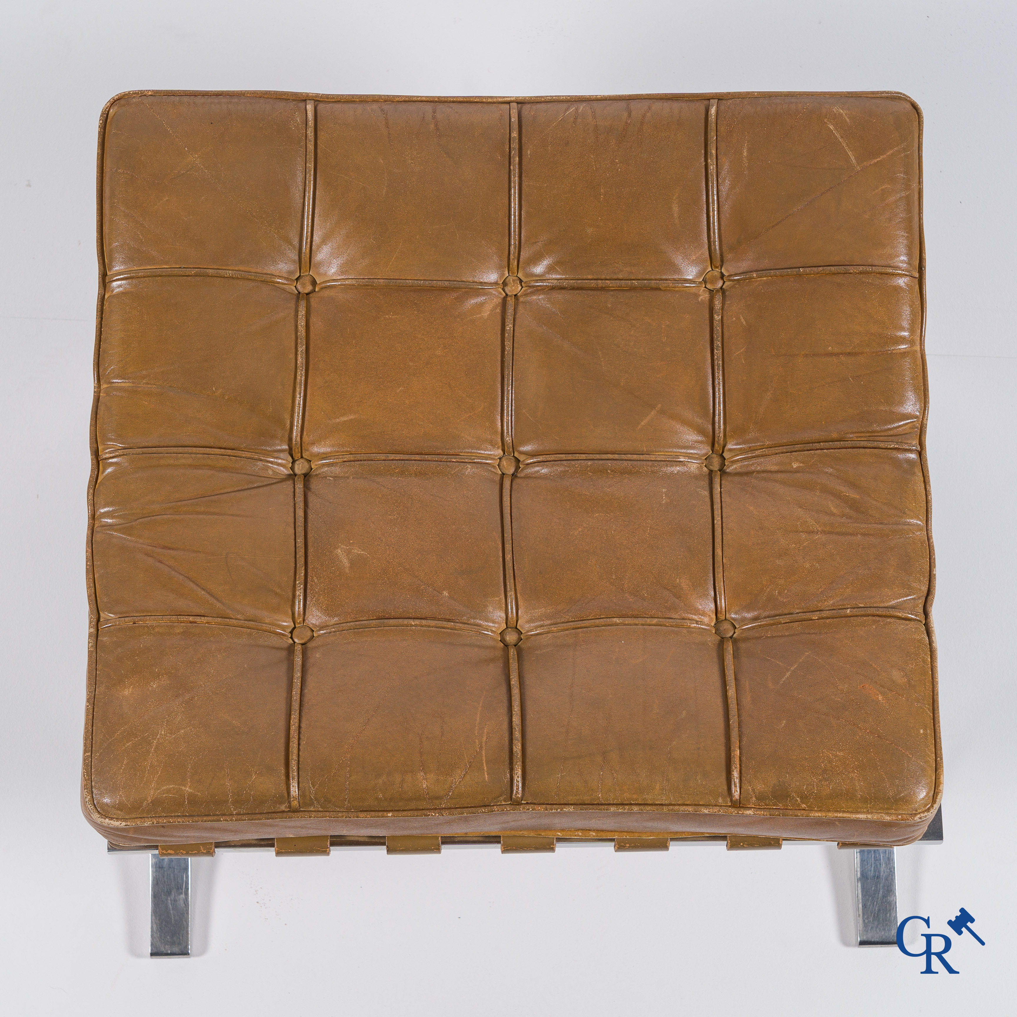 Ludwig Mies Van der Rohe (1886-1969) Barcelona Ottoman voor Knoll international. Leder en gechromeerd staal.