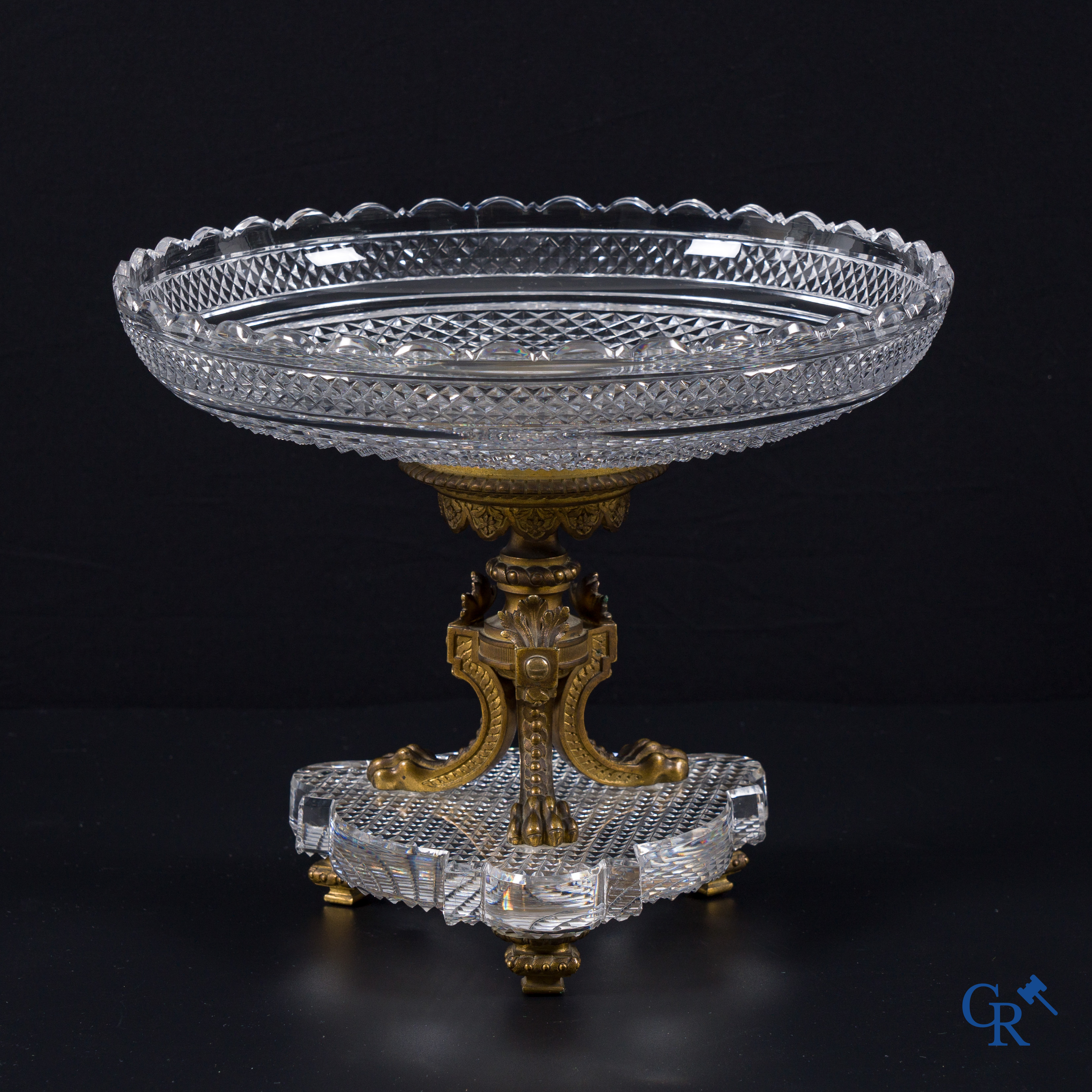 Beautiful "milieu the table" or centerpiece in gilded bronze and Baccarat crystal. Late 19th century, Napoleon III period.