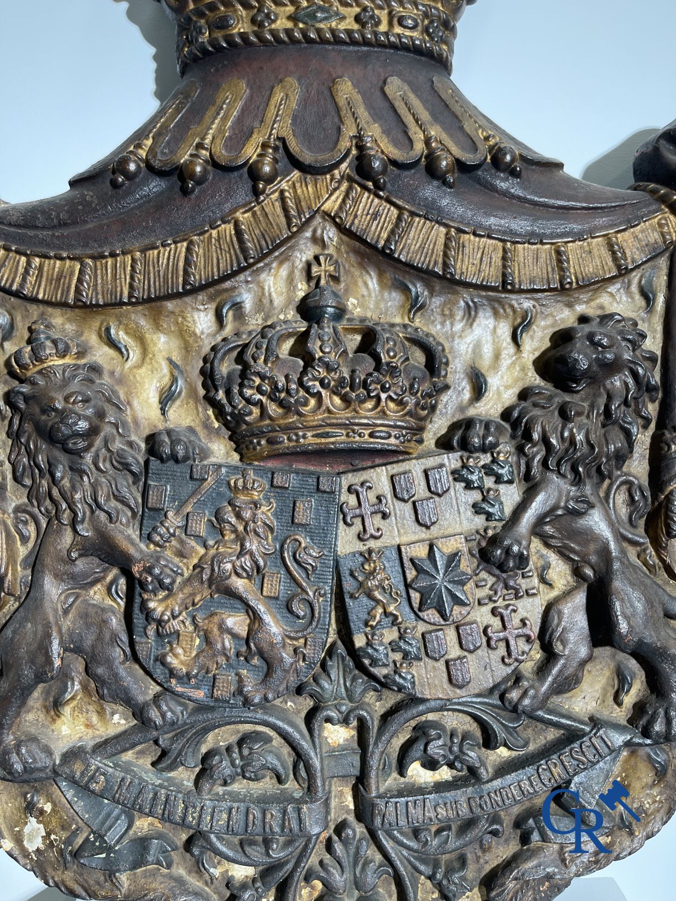 Exceptionally Royal Coat of Arms in dented and polychrome cast iron. the Netherlands, 19th century.