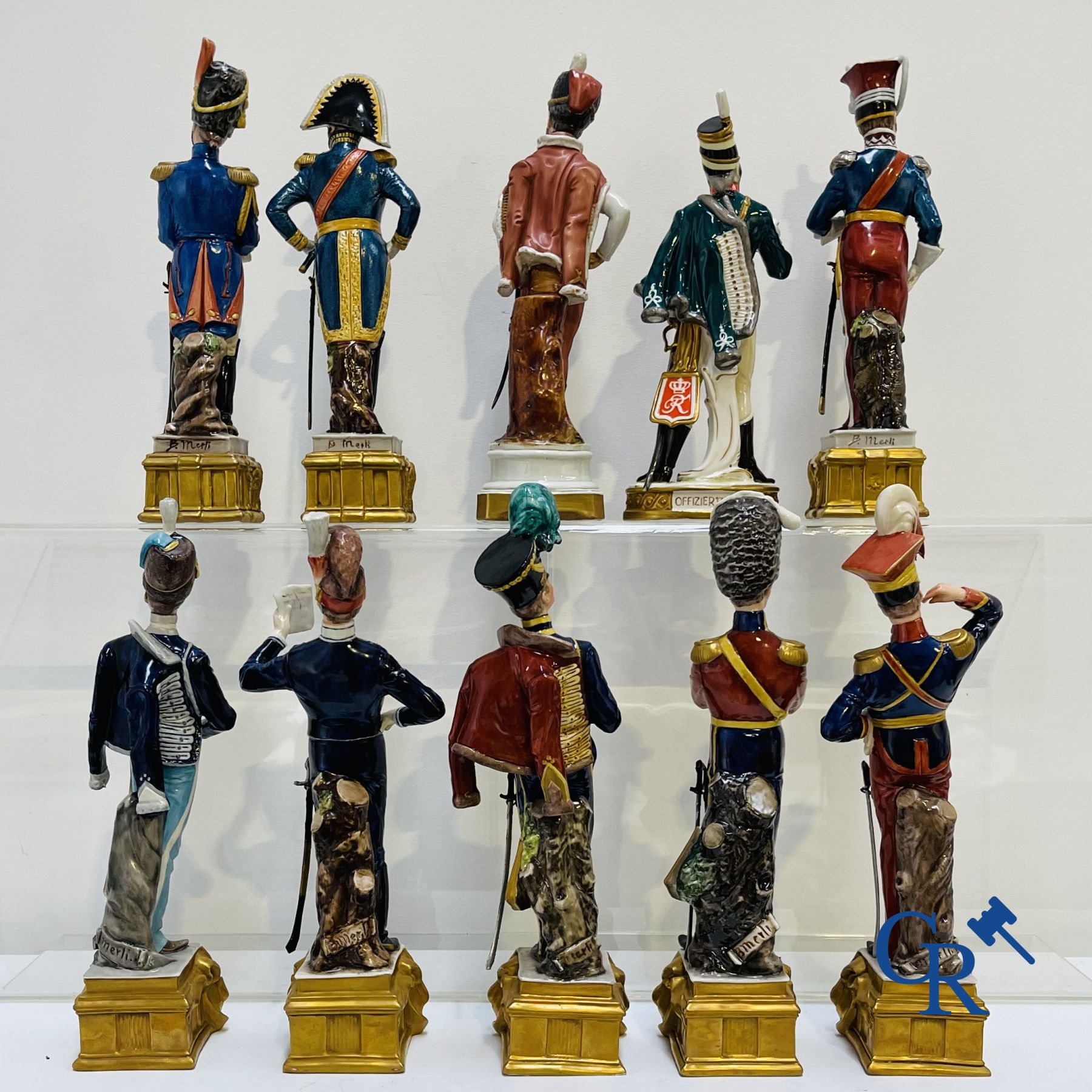 Porcelaine européenne: Lot de 10 personnages d'époque Napoléonienne en porcelaine.