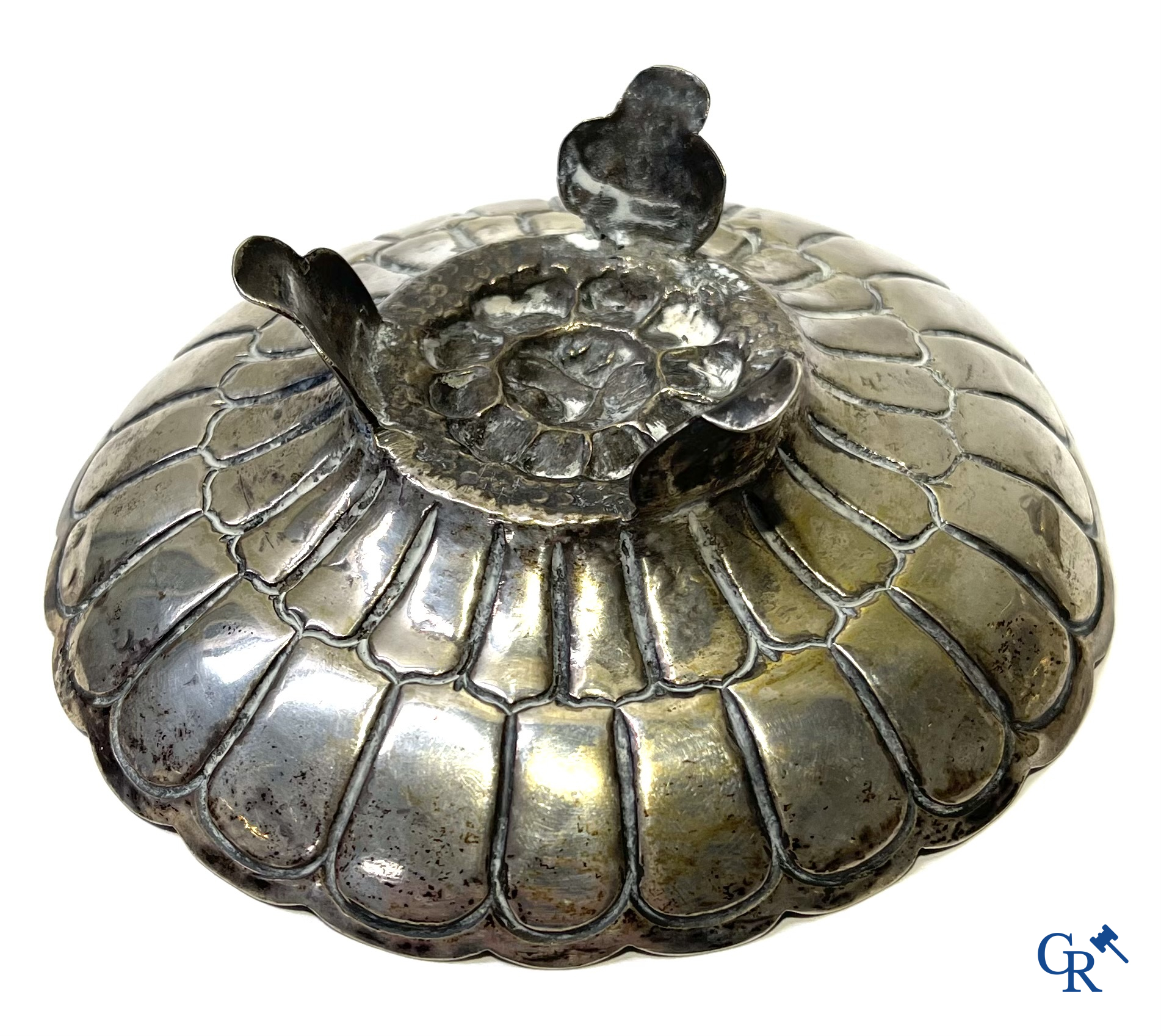 Zilver. Groot en mooi lot diverse vormstukken in zilver. 19de en 20ste eeuw.