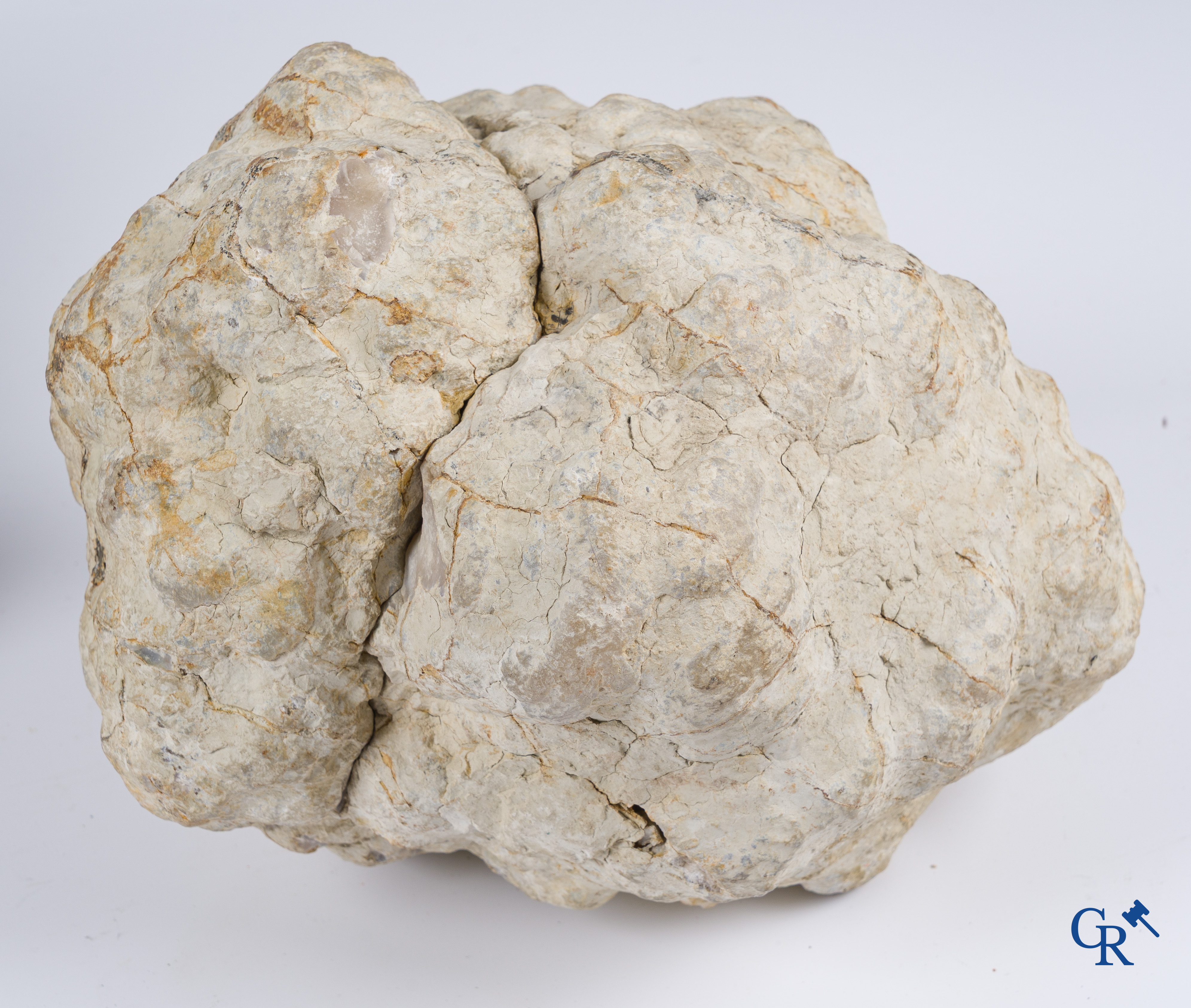 3 stuks gesteente. Een grote Aragonietkristal, een bergkristal en een grote Agaat Geode Duo.