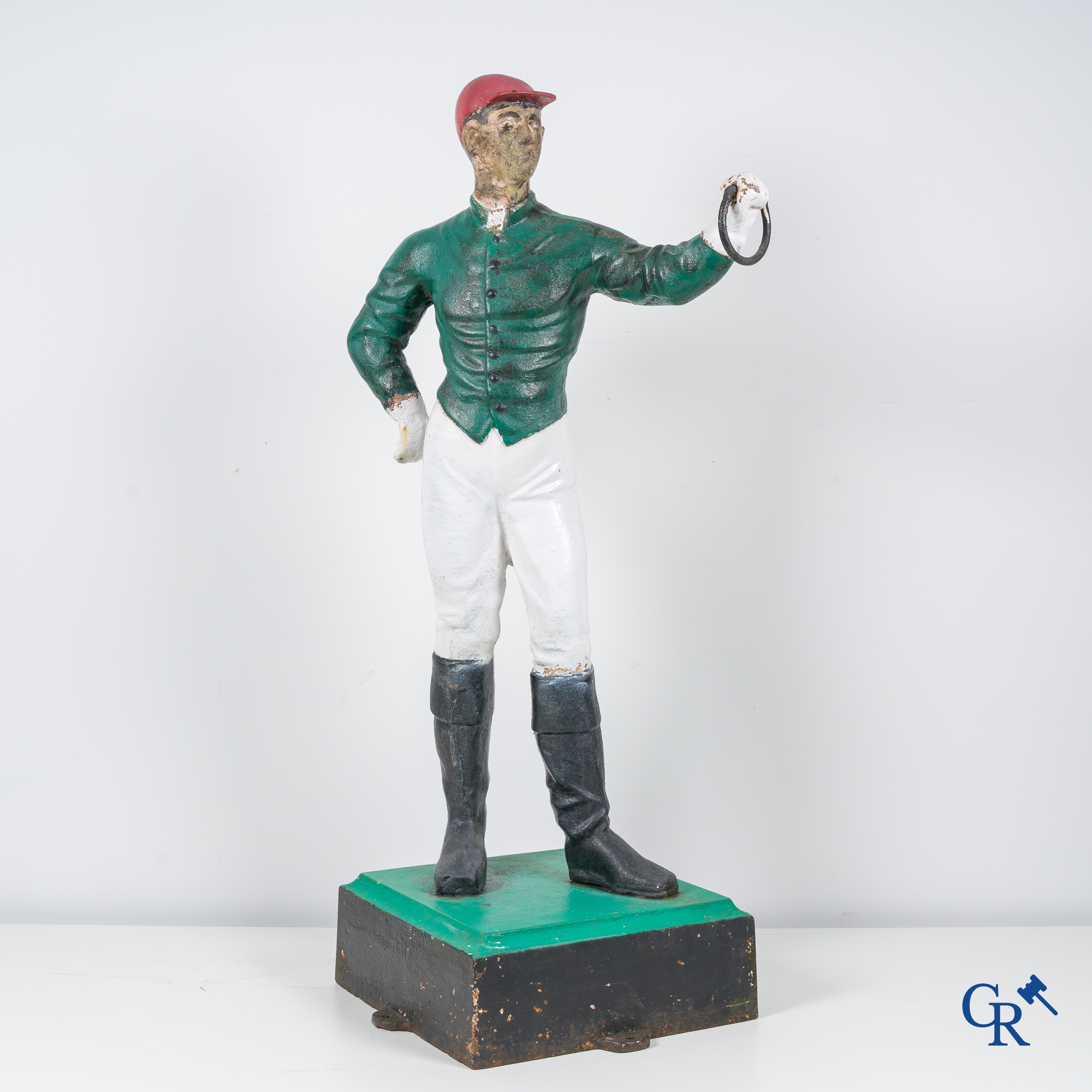 Een groot gietijzer beeld van een Jockey. Circa 1920.