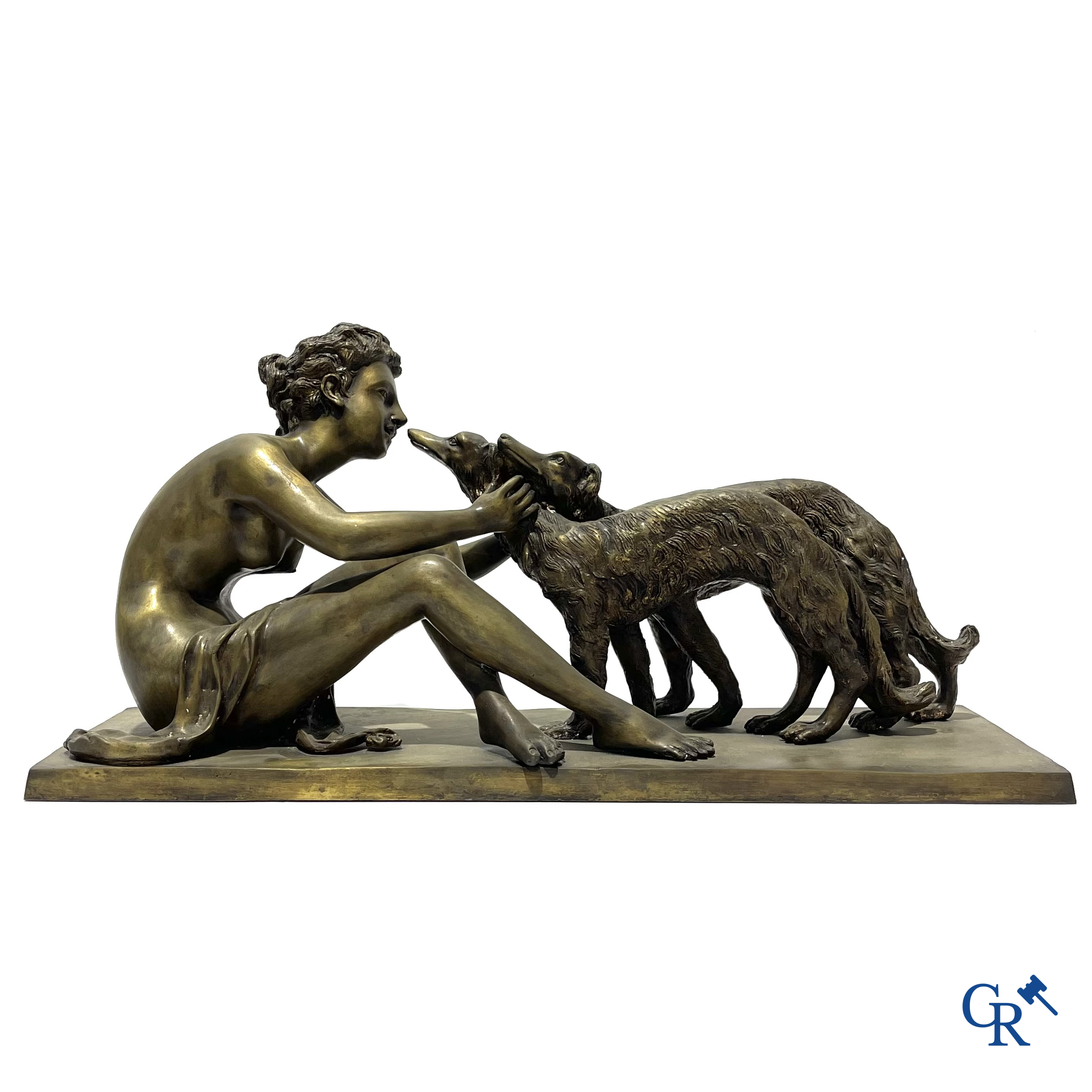 Groot bronzen beeld in Art Deco stijl. Dame met 2 honden. Gesigneerd Rouault. Postuum. 20 ste eeuw.