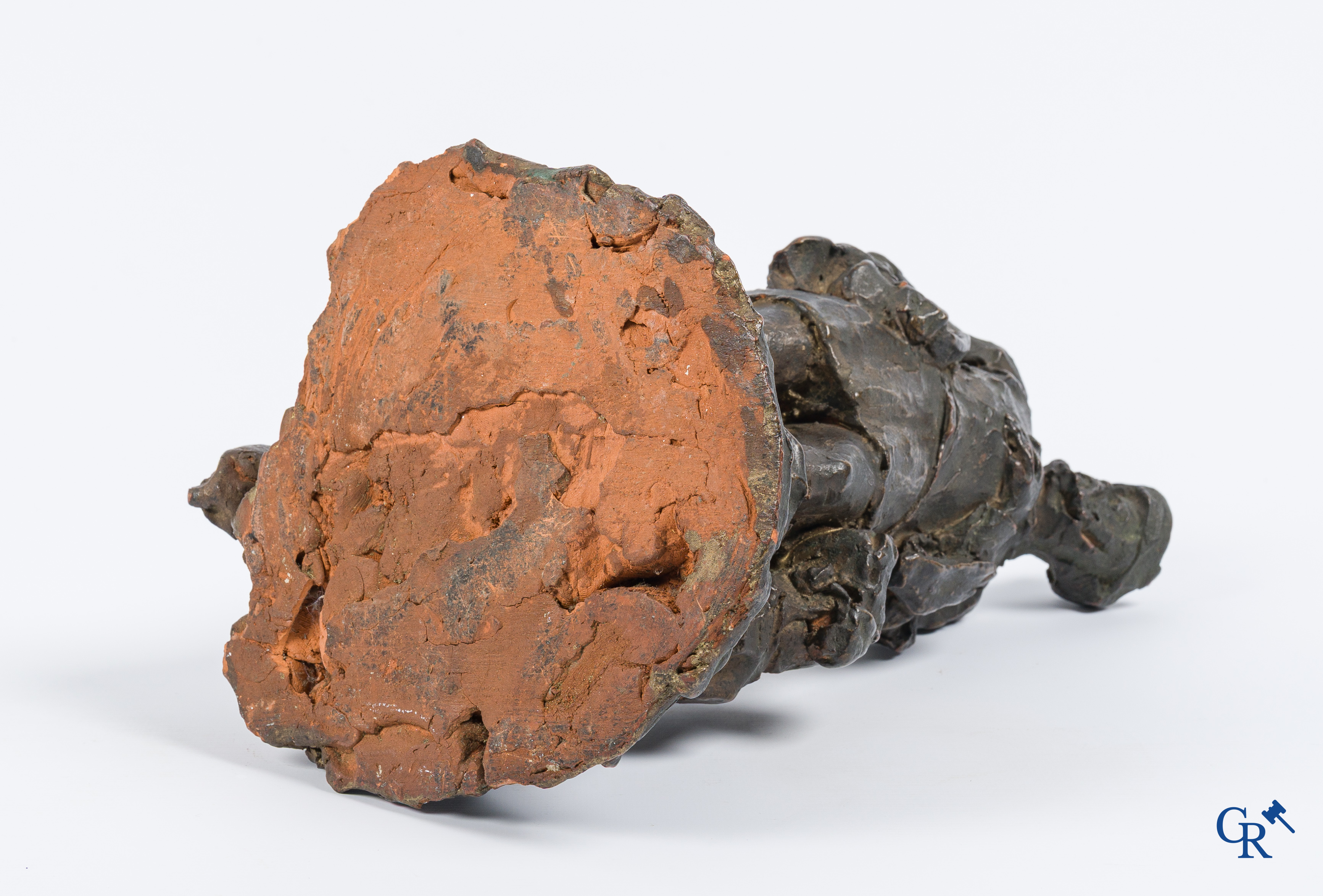 Esquisse (schets) in terra cotta van een jager met hond. Niet gesigneerd. 19e eeuw.