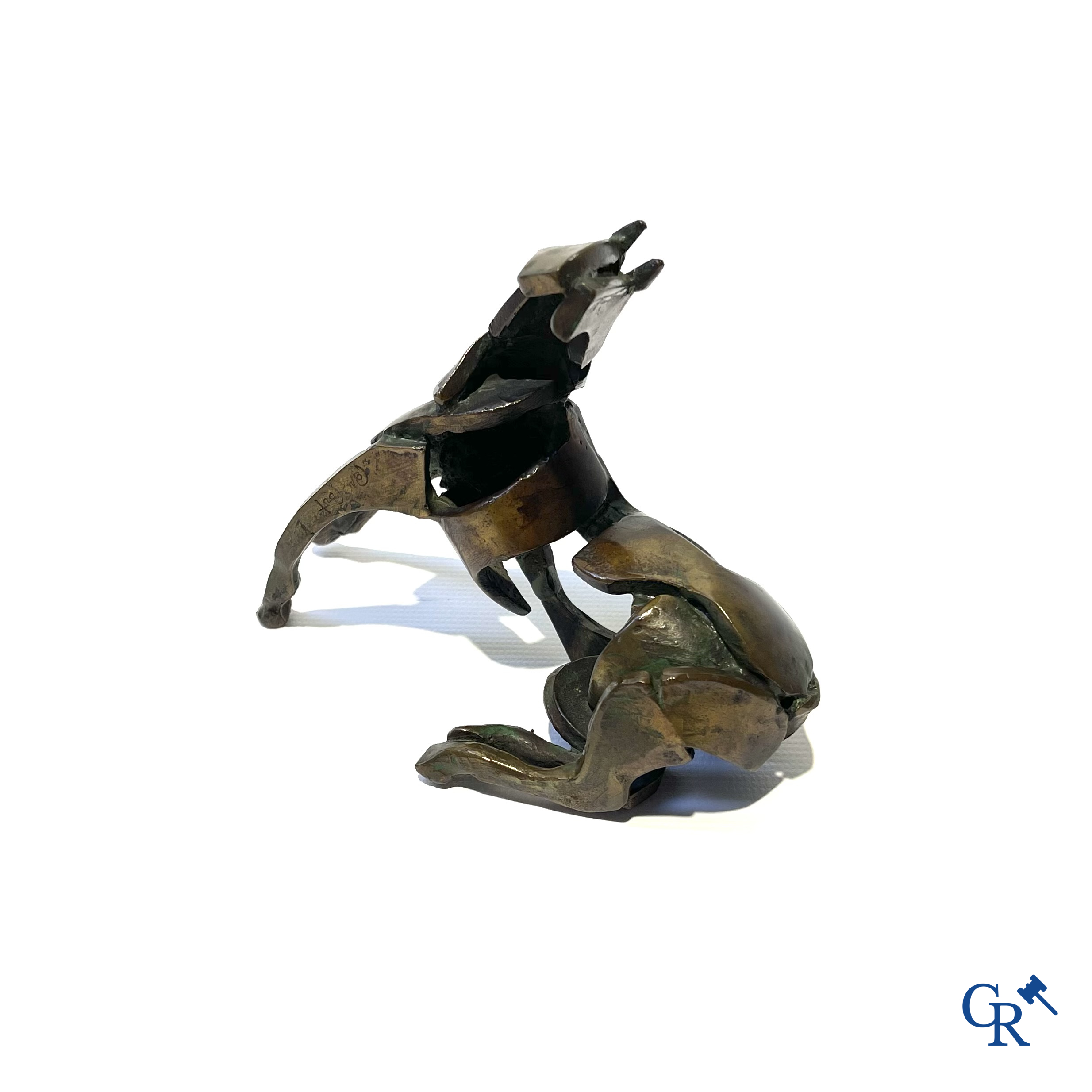 Rik Poot (1924-2007) Zittend paard. Een model van een zittend paard in brons. Gesigneerd Rik Poot en genummerd 26/60.