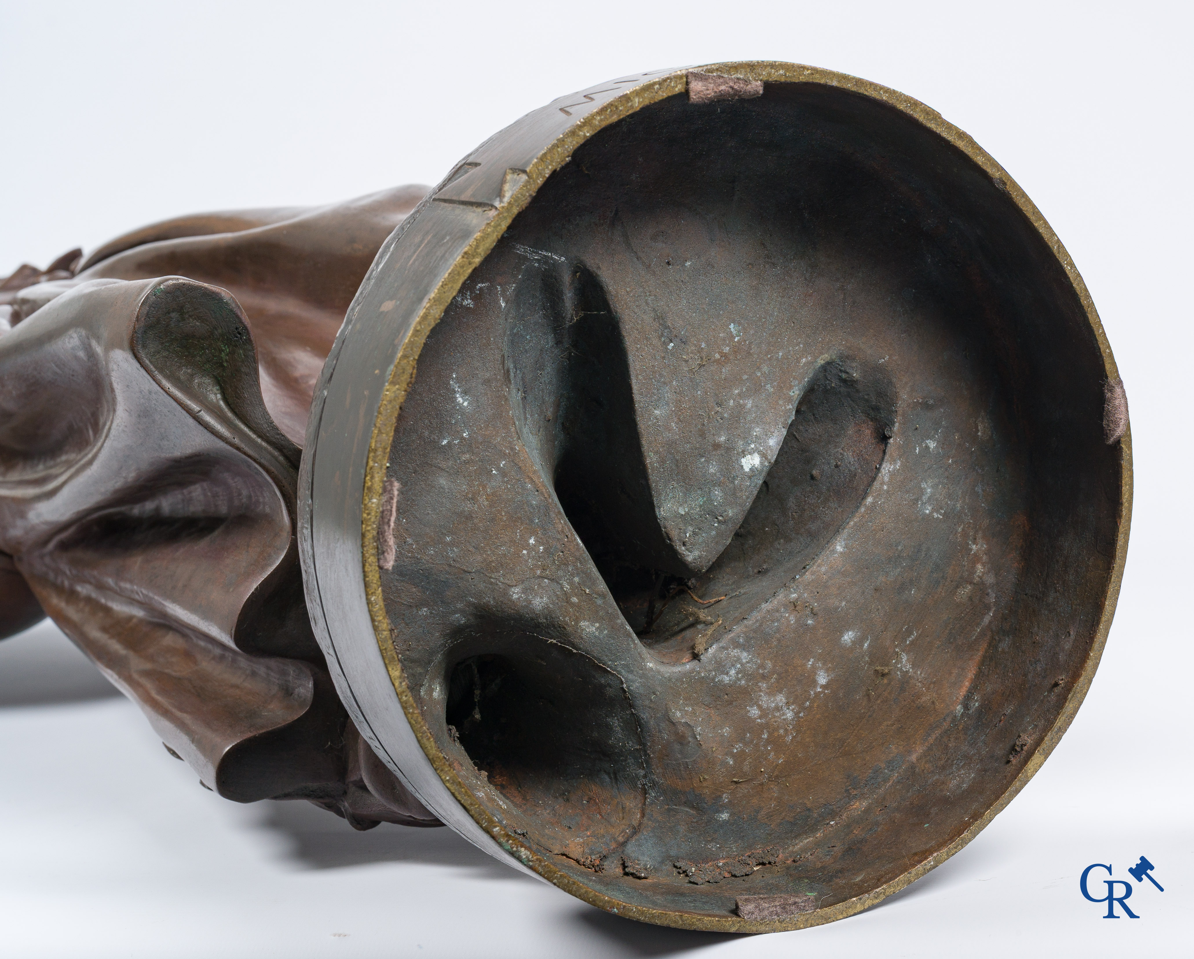 Alexandre Falguière (1831-1900) Groot bronzen beeld. Mignon. Gesigneerd A. Falguiere Paris 1879. Maison Marnyhac Paris.