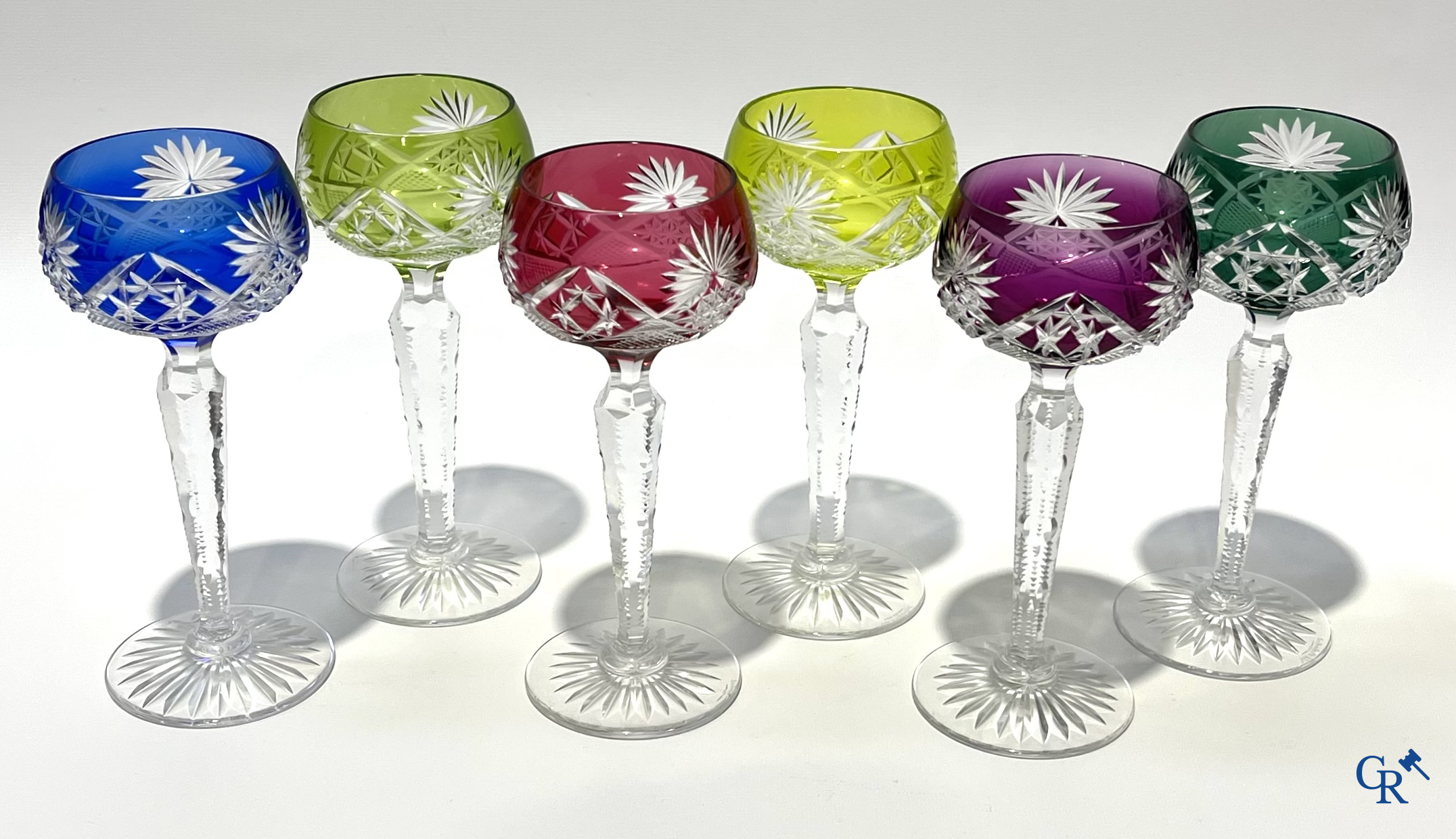 Val Saint Lambert. 6 gekleurde en kristal geslepen glazen. Gemerkt.