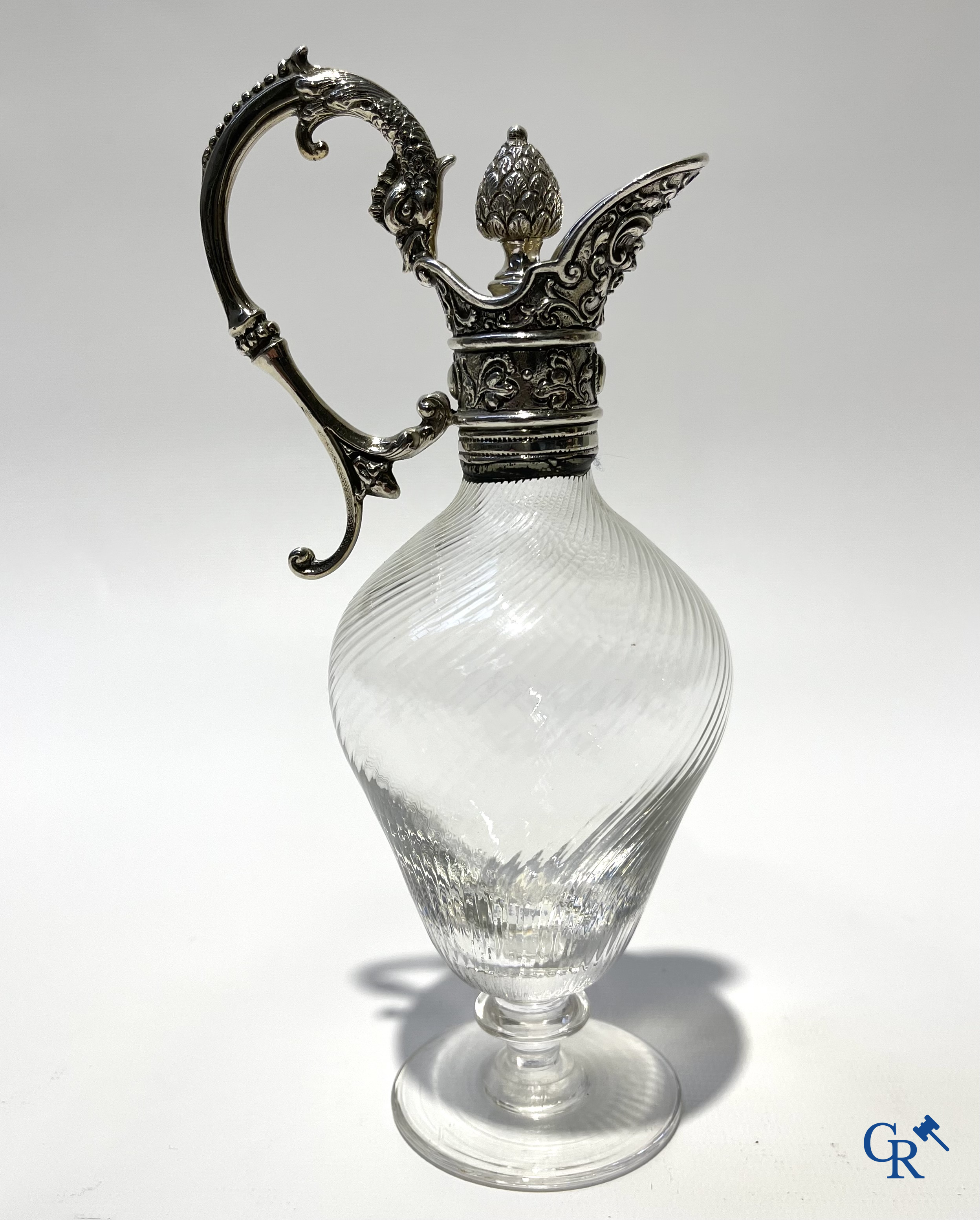 Zilver. 6 vormstukken in zilver, voornamelijk Sterling en een 18e eeuws mes in zilver.